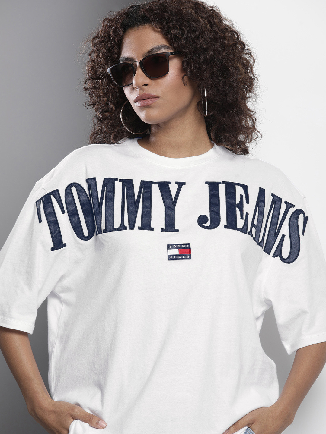

Tommy Hilfiger Women Brand Logo Embroidered Drop-Shoulder Sleeves Cotton Oversized T-shirt, White