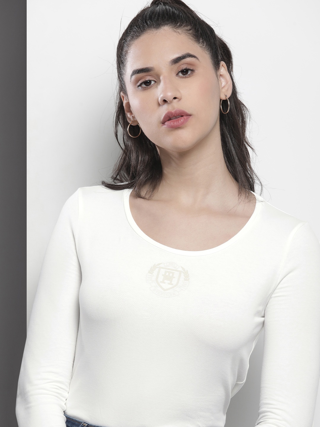 

Tommy Hilfiger Women Slim Fit Scoop Neck T-shirt, Off white