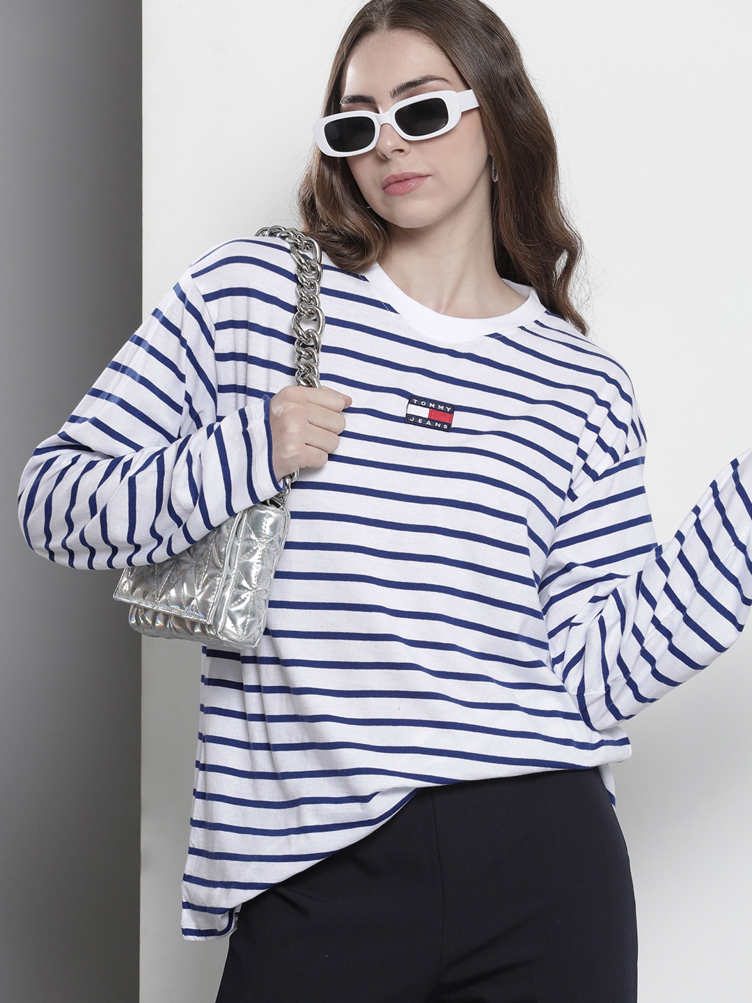 

Tommy Hilfiger Women Pure Cotton Striped Oversized Fit Longline T-shirt, White