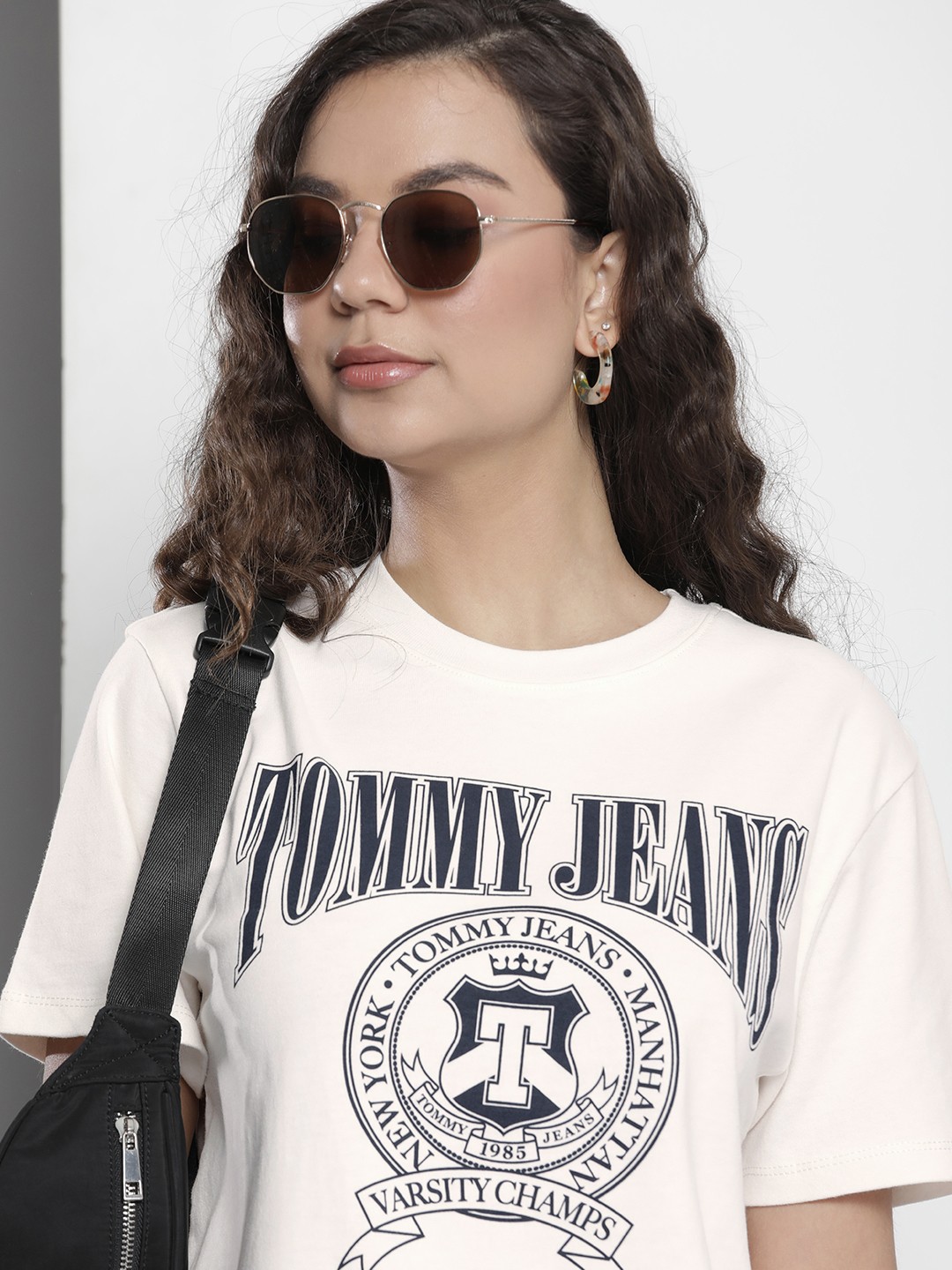 

Tommy Hilfiger Women Brand Logo Printed Pure Cotton T-shirt, Off white