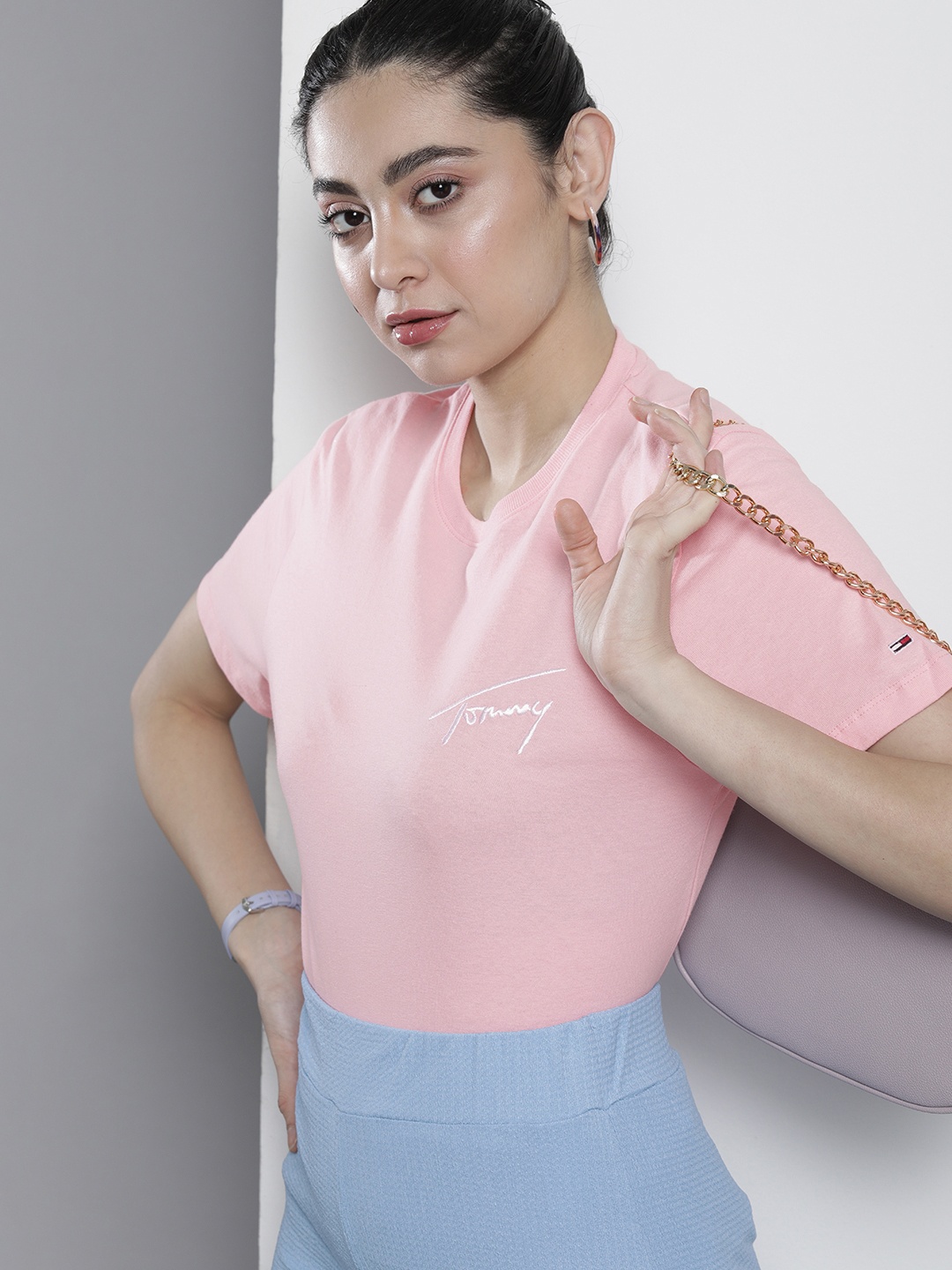 

Tommy Hilfiger Women Pure Cotton T-shirt with Logo Detailing, Pink