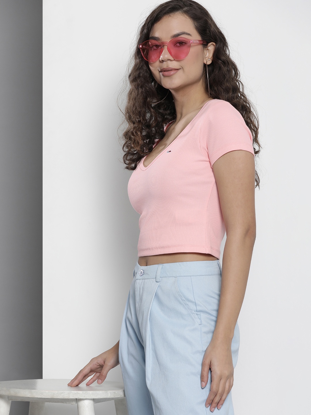 

Tommy Hilfiger Women Sustainable V-Neck Crop T-shirt, Pink