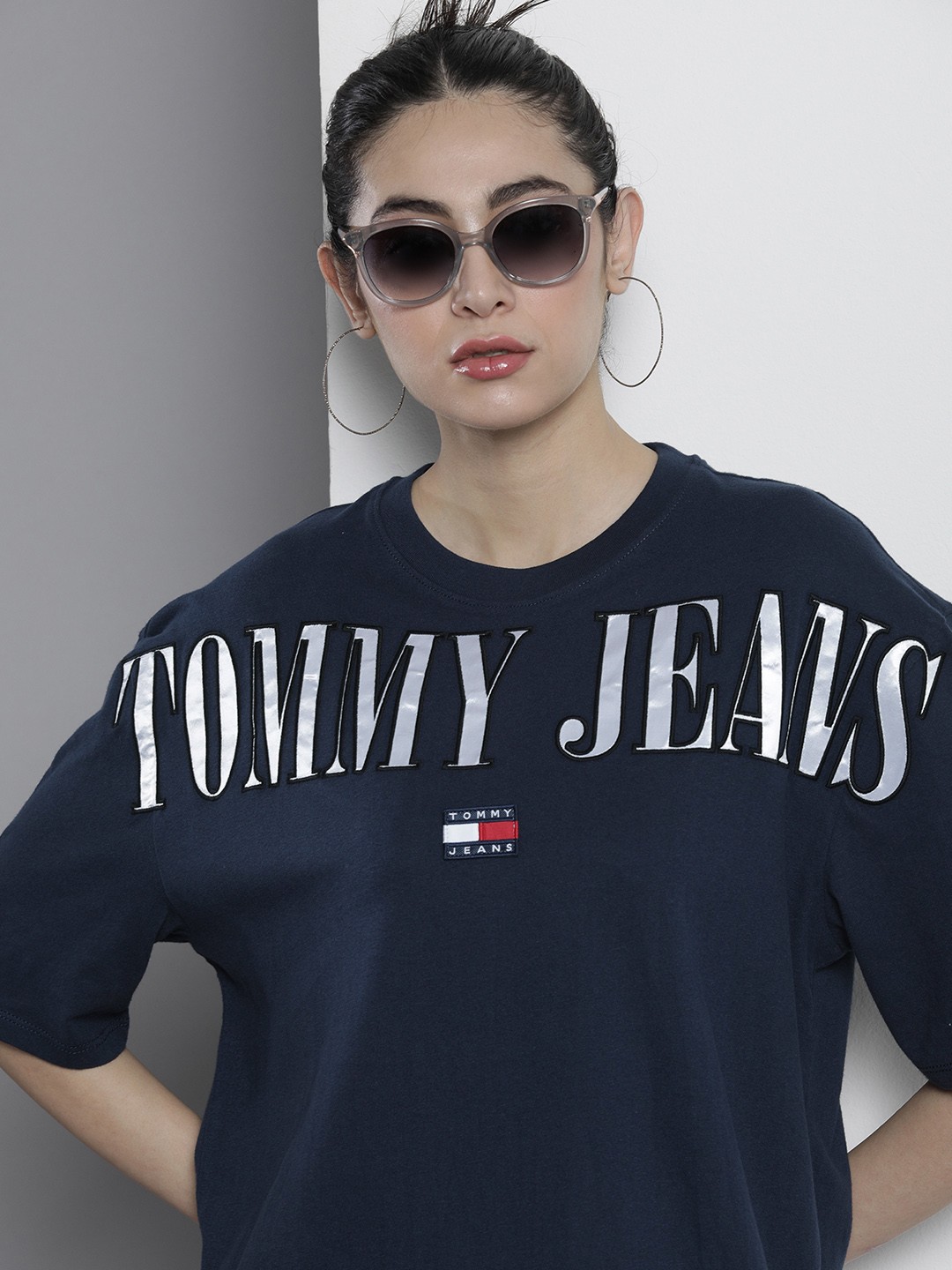

Tommy Hilfiger Women Brand Logo Printed Drop-Shoulder Sleeves Pure Cotton Oversized T-shirt, Navy blue