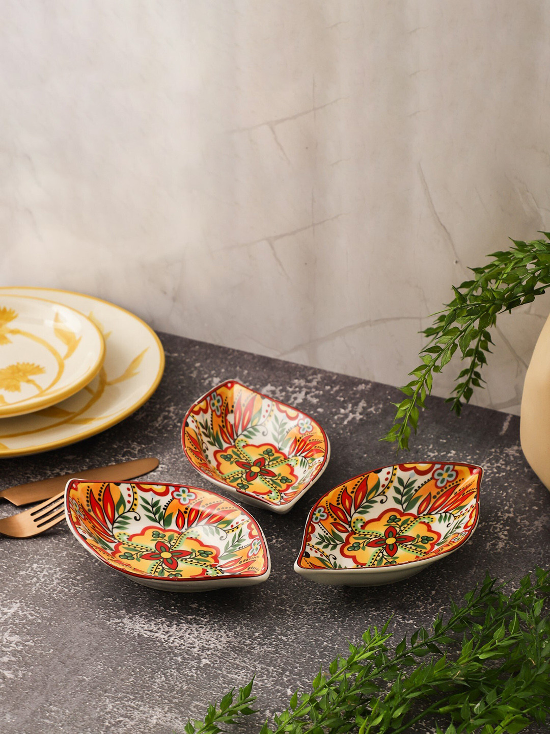 

The Decor Mart Set Of 3 White & Red Printed Ceramic Food Platter Serveware