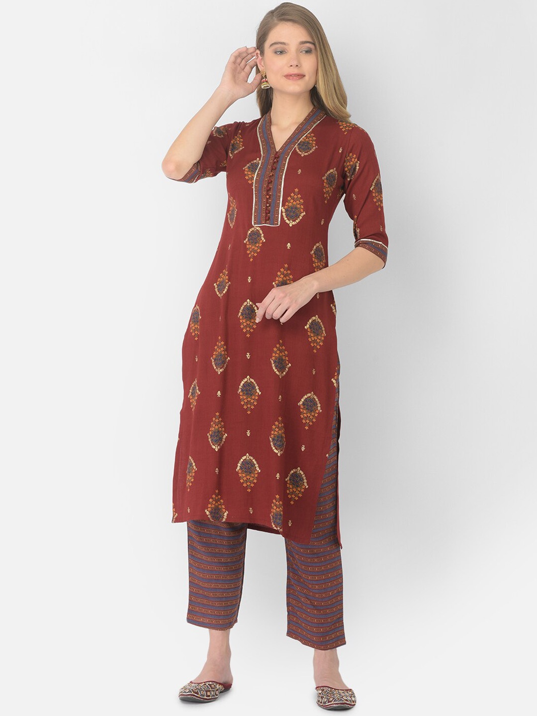 

V TRADITION Women Floral Printed Kurta with Trousers, Maroon