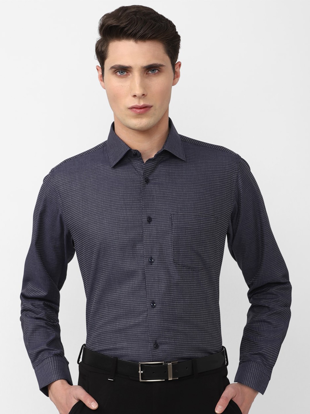 

Van Heusen Men Checked Pure Cotton Formal Shirt, Navy blue