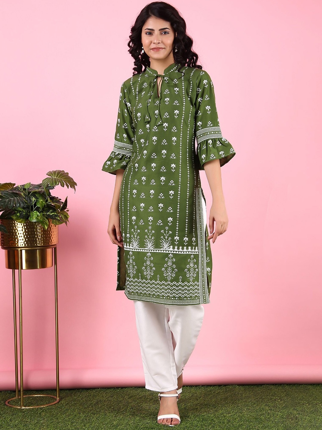 

V TRADITION Women Green Floral Printed Kurta with Trousers