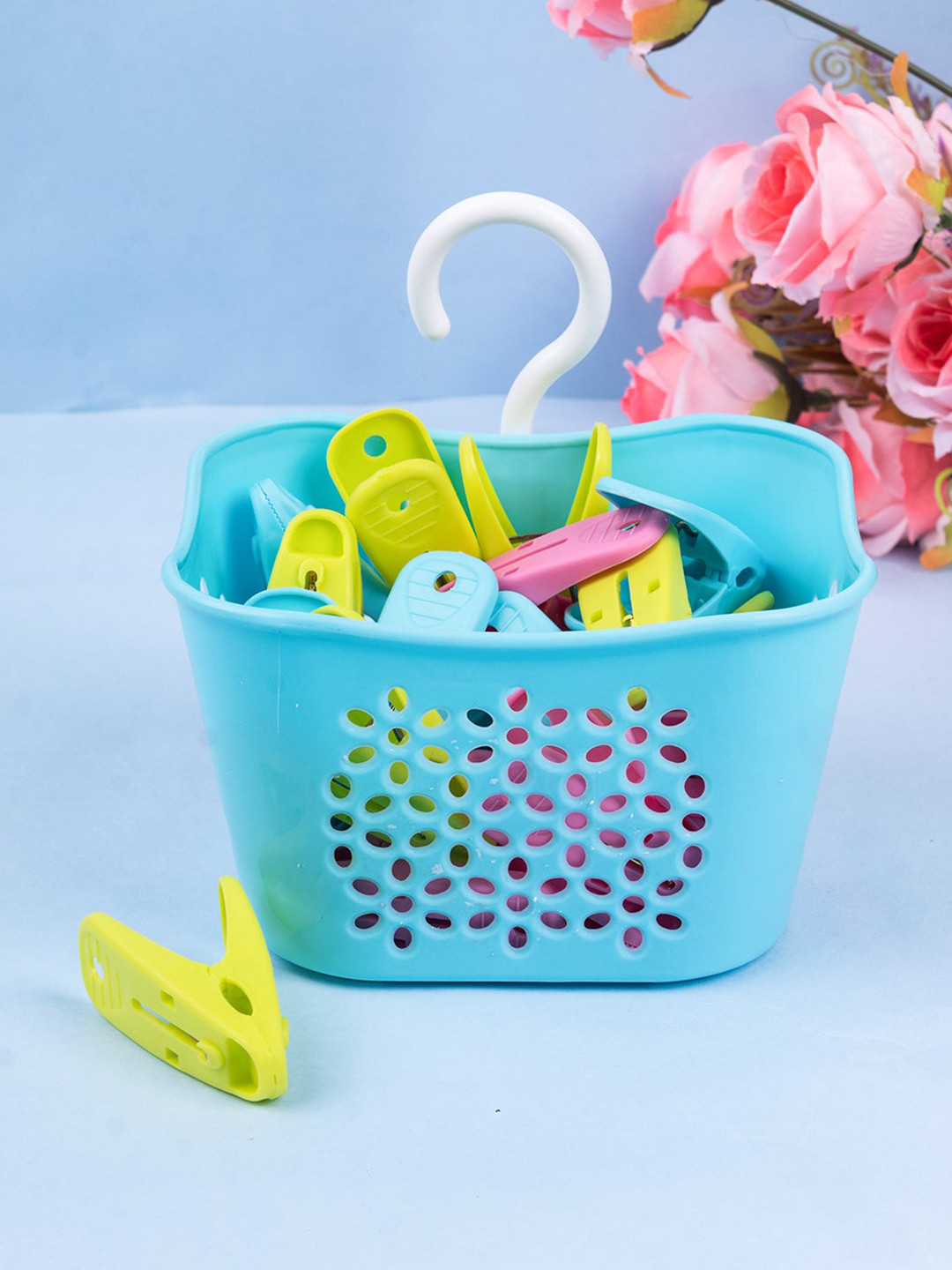 

MARKET99 Blue Set Of 24 Cloth Clips With Basket Set