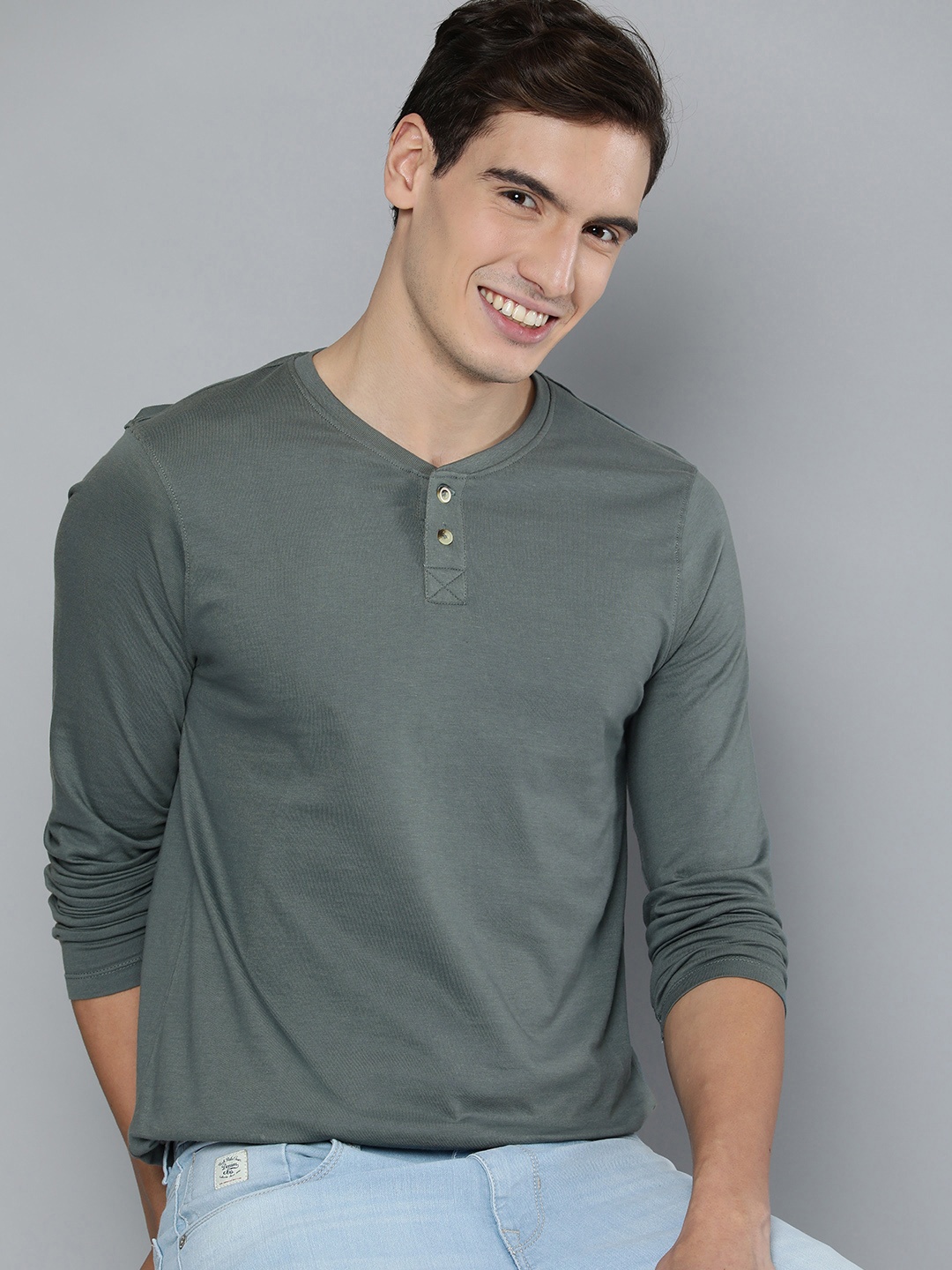 

Mast & Harbour Men Pure Cotton Solid Long Sleeves T-shirt, Grey