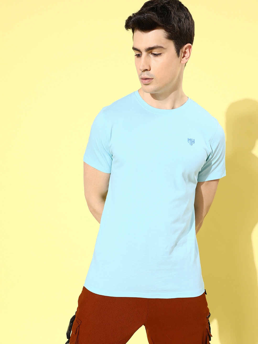 

Mast & Harbour T-shirt With Minimal Embroidered Brand Logo Detail, Blue