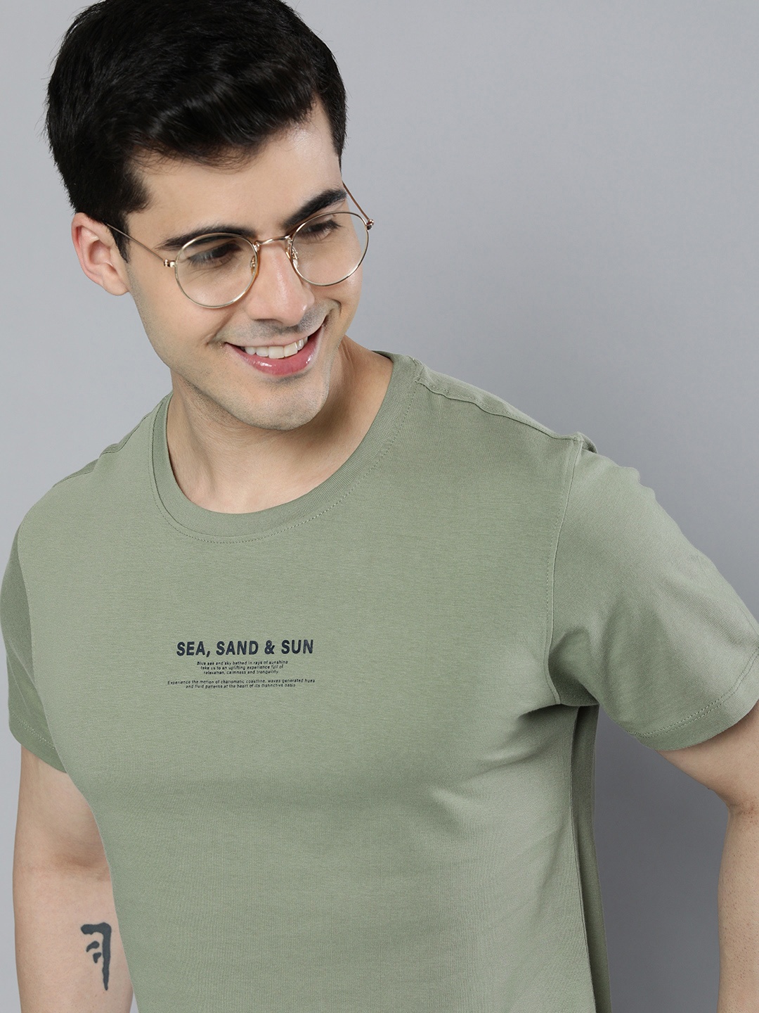 

Mast & Harbour Men Pure Cotton Typography Printed Applique T-shirt, Green