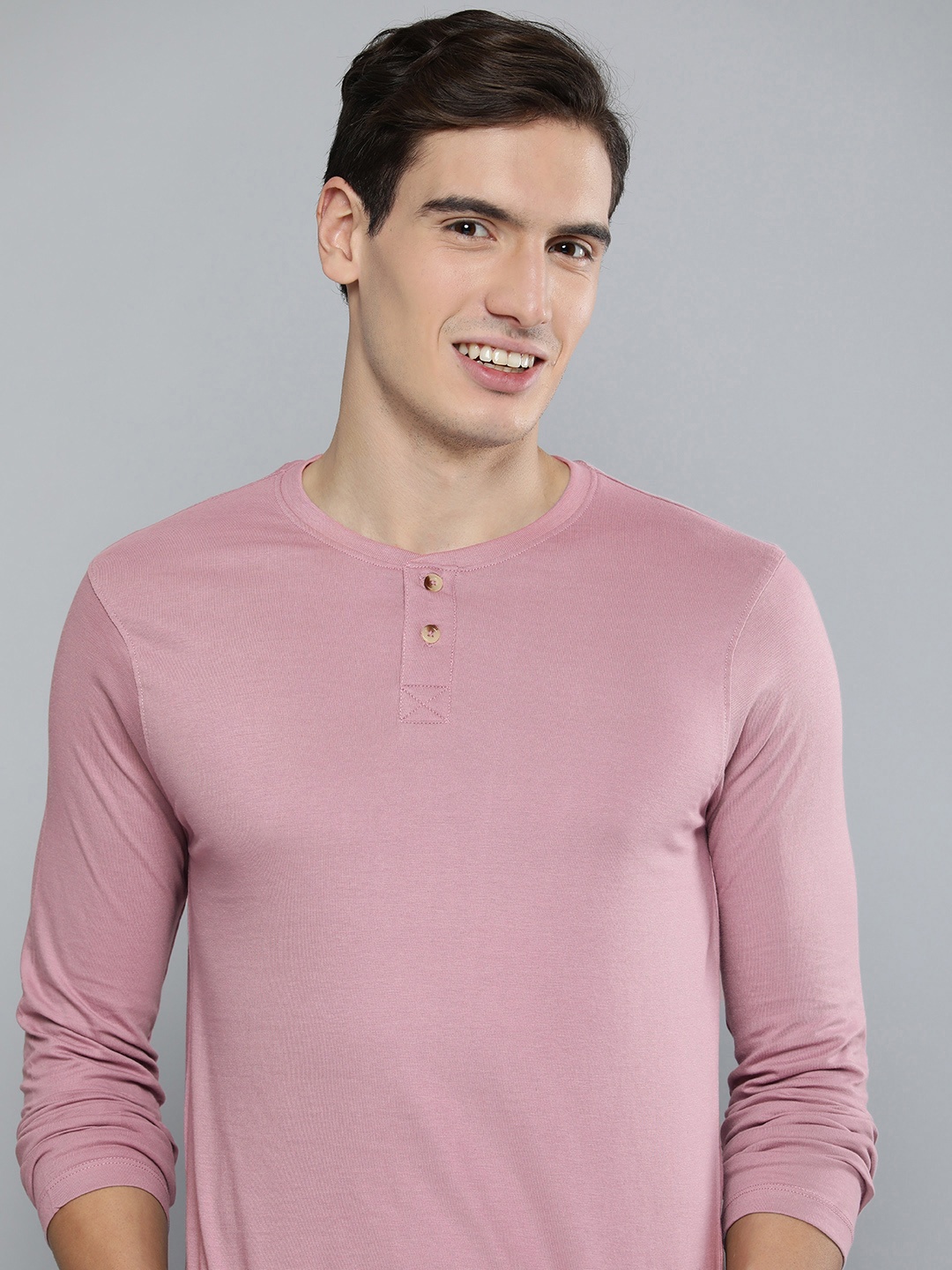 

Mast & Harbour Men Pure Cotton Solid Long Sleeves T-shirt, Mauve