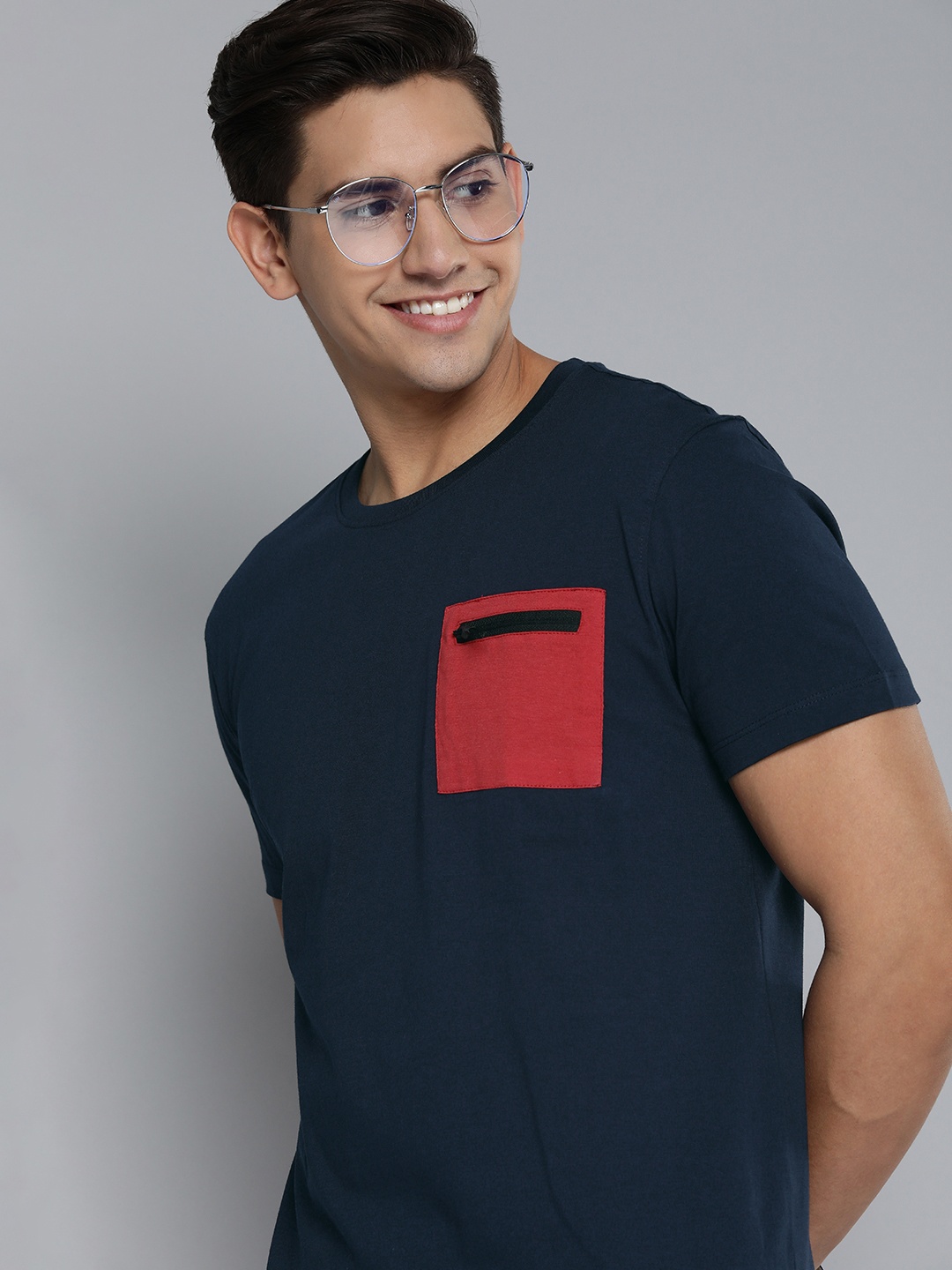 

Mast & Harbour Men Solid Pure Cotton Casual T-shirt With Contrast Pocket, Navy blue
