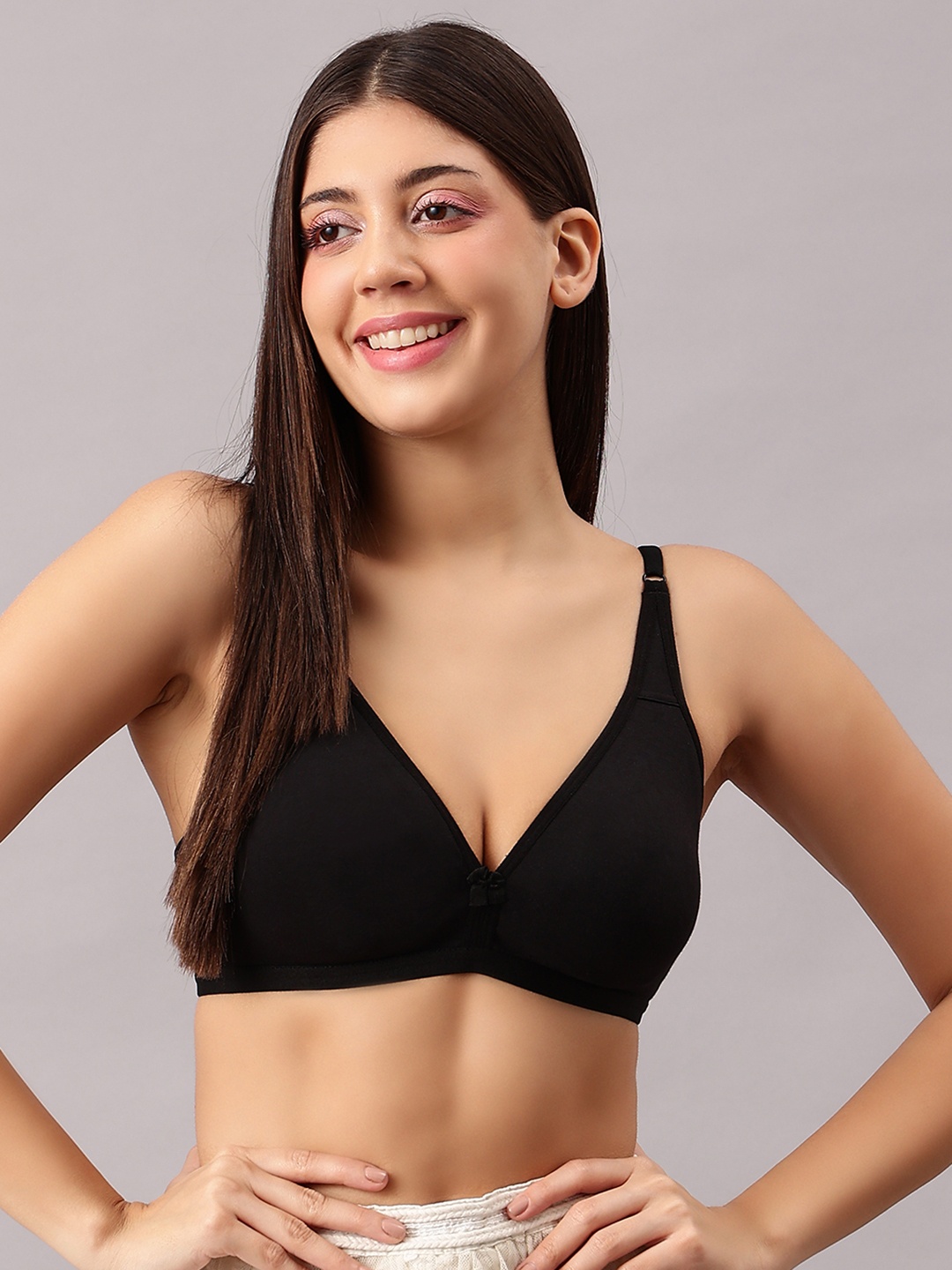 

Clovia Black Solid Non-Wired Non-Padded Plunge Bra BR0987P1340C