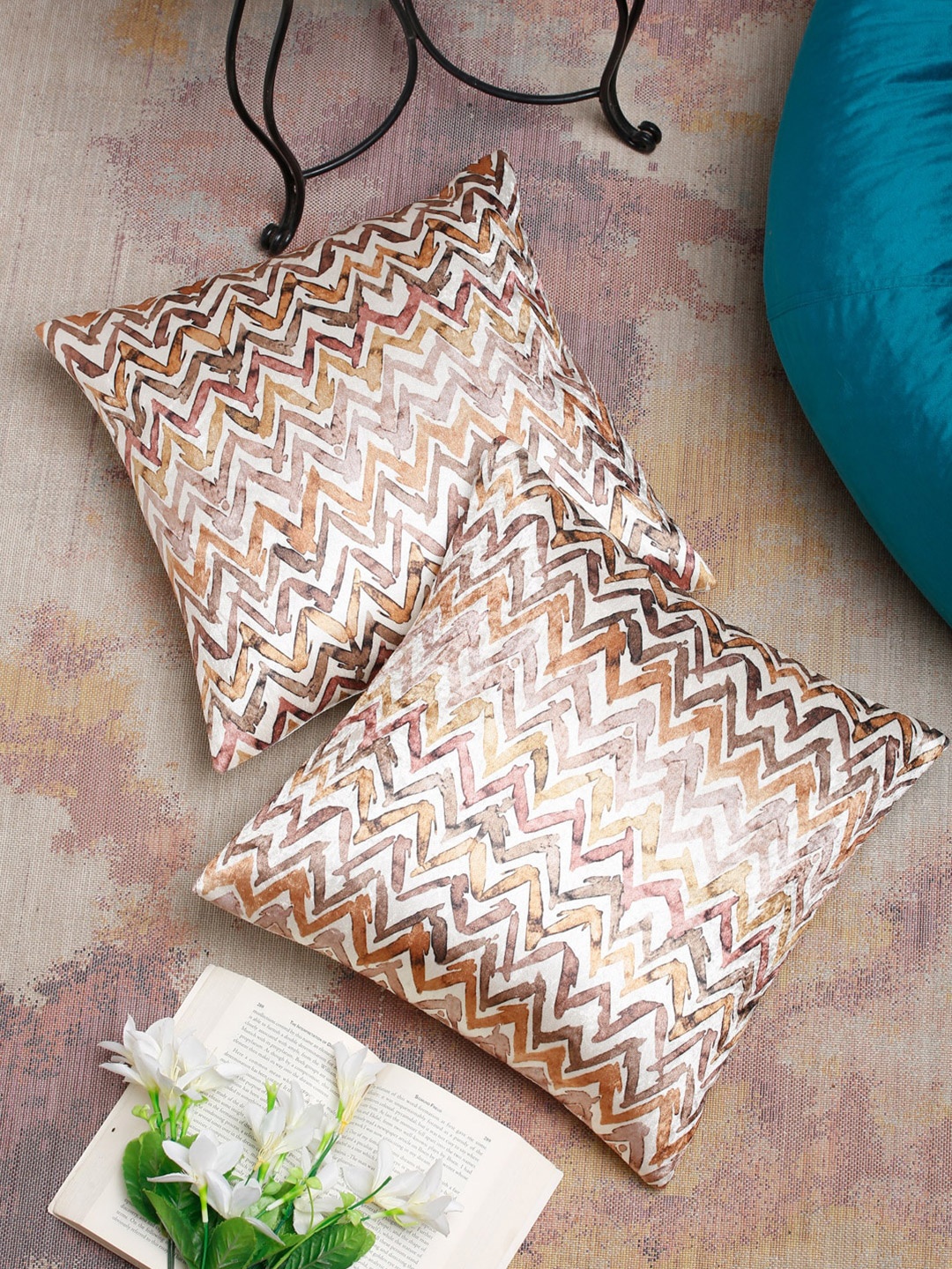

SOKNACK White & Brown Set of 2 Geometric Velvet Square Cushion Covers
