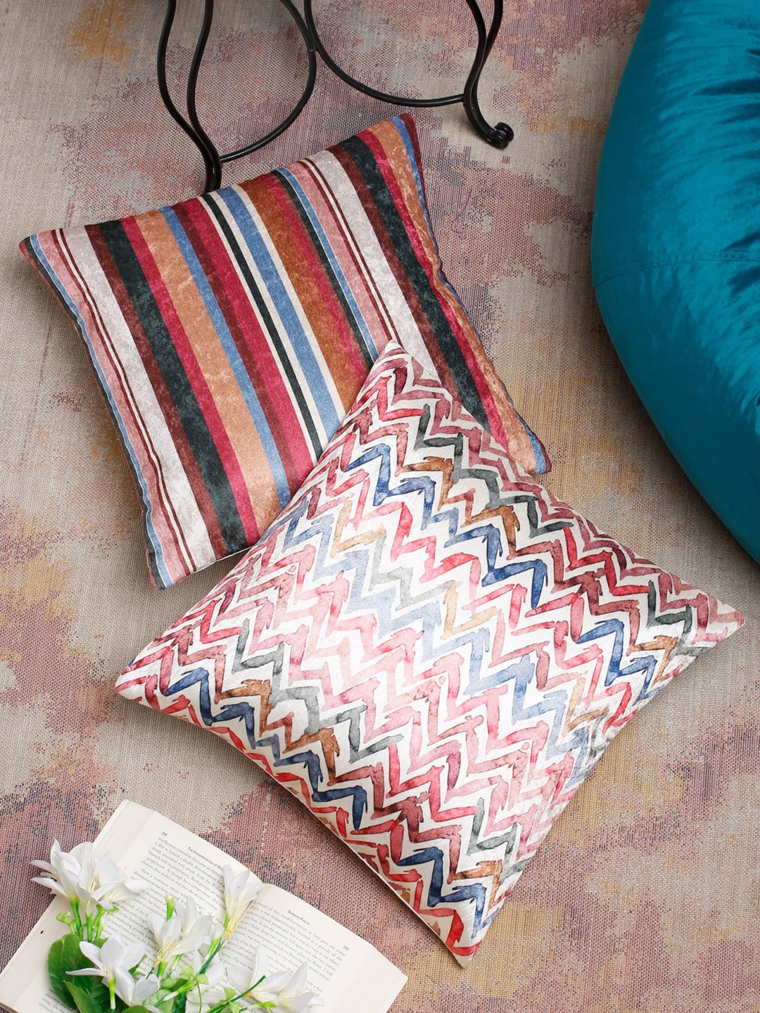 

SOKNACK White & Blue Set of 2 Geometric Velvet Square Cushion Covers