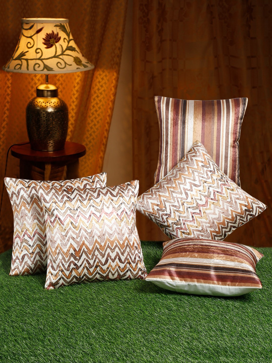 

SOKNACK White & Brown Set of 5 Geometric Velvet Square Cushion Covers