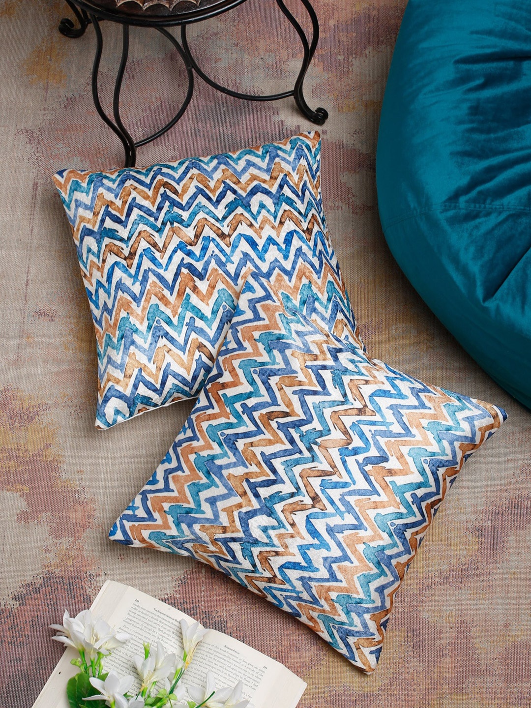 

SOKNACK White & Blue Set of 2 Geometric Velvet Square Cushion Covers