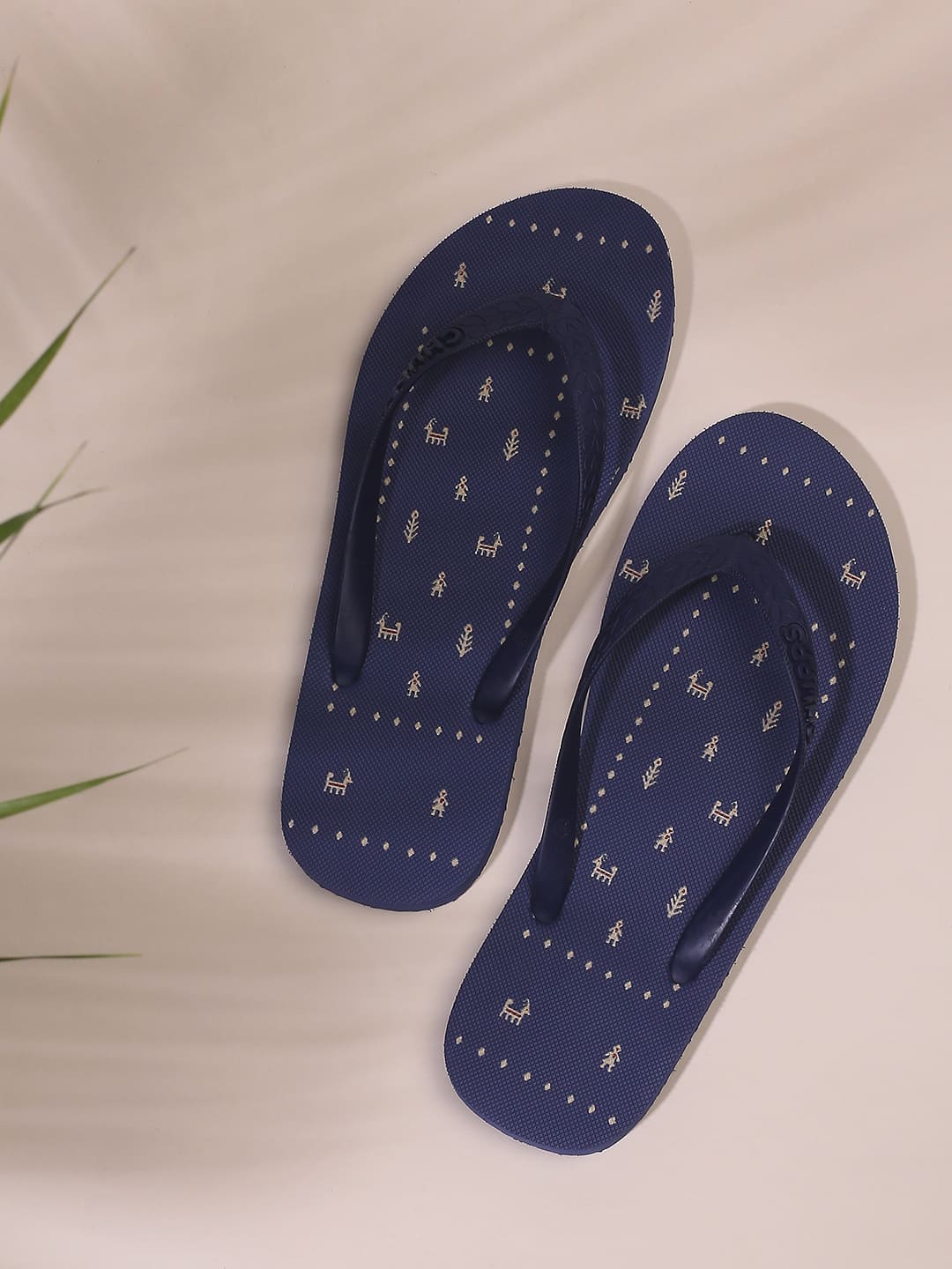 

CHUPPS Women Printed Rubber Thong Flip-Flops, Navy blue