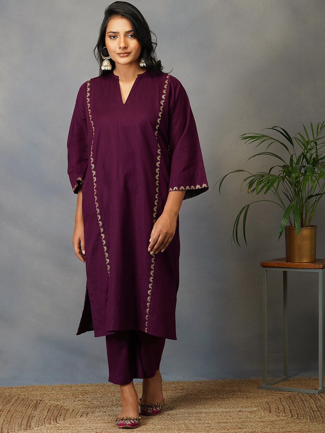 

AKISO A-Line V-Neck Pure Cotton Kurta with Trousers, Purple
