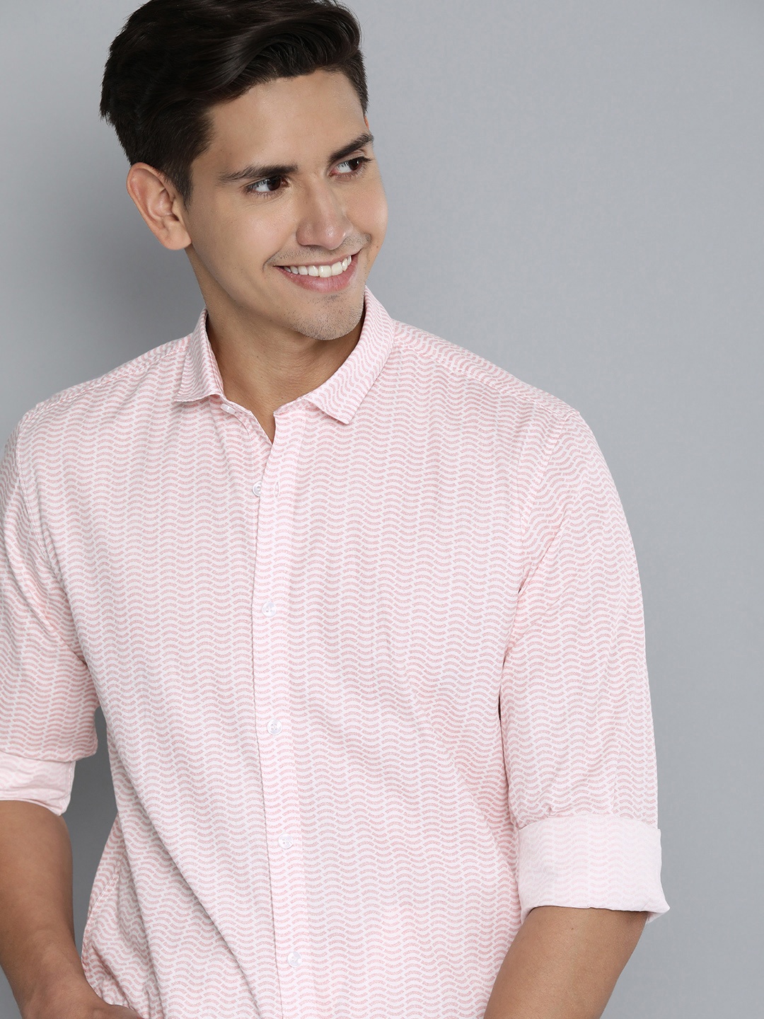 

Mast & Harbour Men Pure Cotton Self Design Spread Collar Casual Shirt, Peach