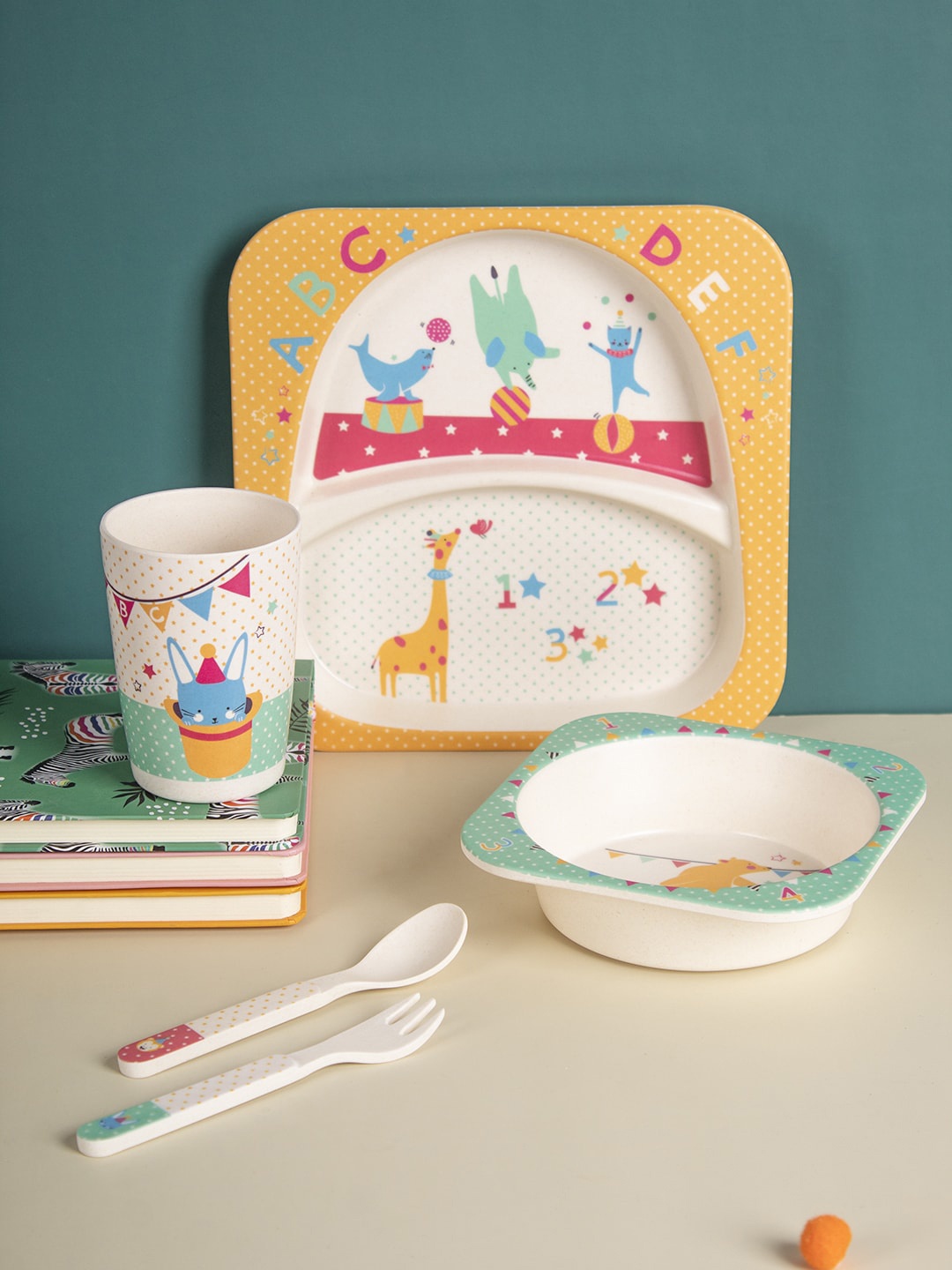 

MARKET99 White & Orange 5 Pieces Printed Plastic Matte Dinner Set
