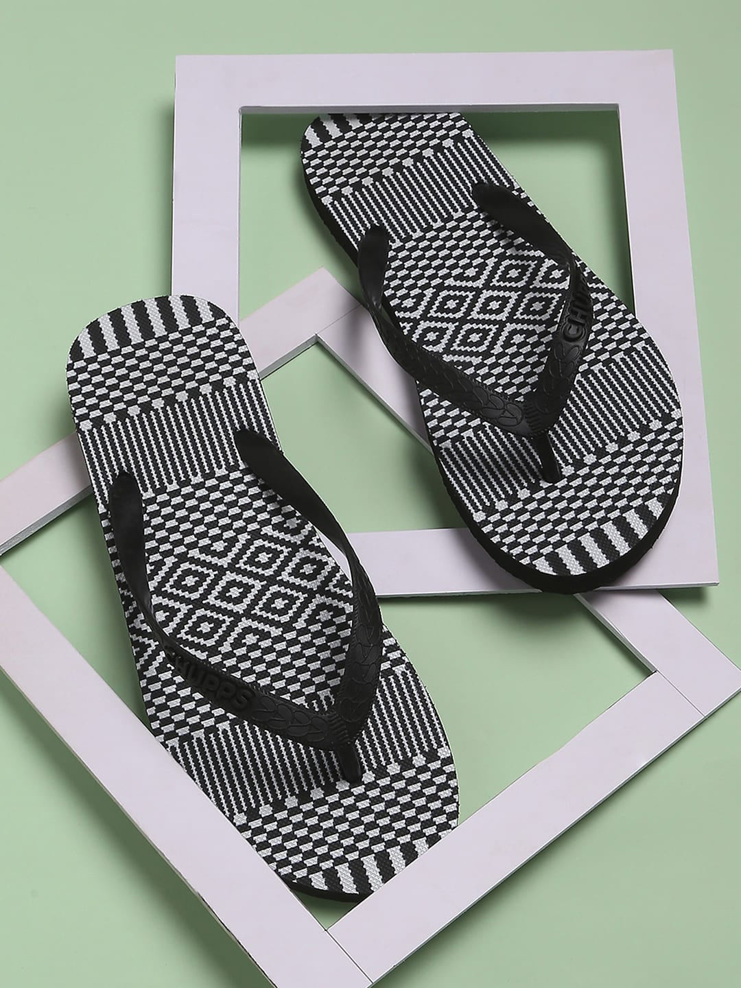 

CHUPPS Men Printed Rubber Thong Flip-Flops, Black