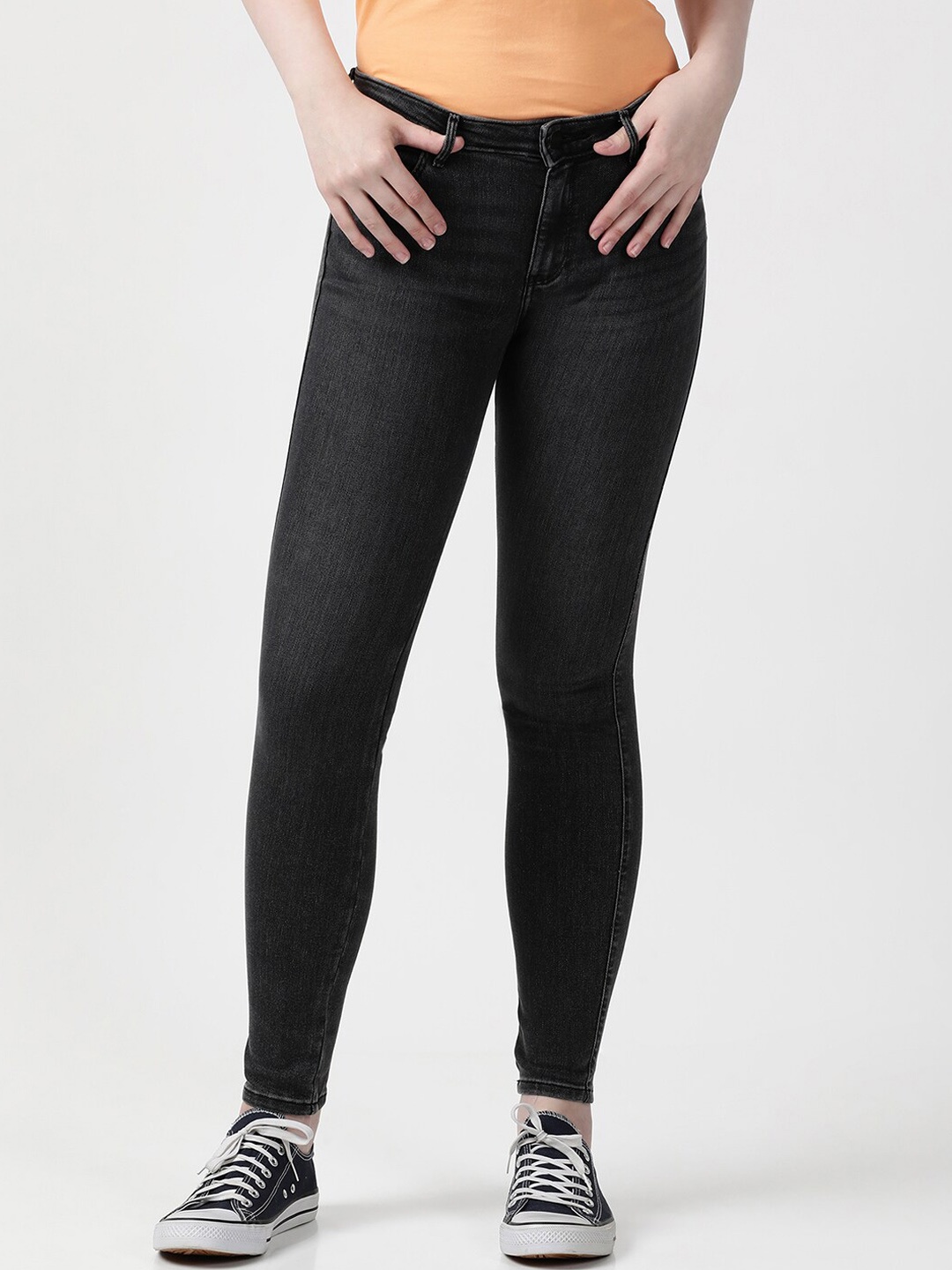 

Wrangler Women Black Skinny Fit Stretchable Jeans