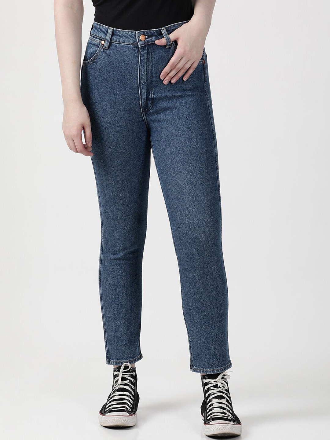 

Wrangler Women Blue Straight Fit High-Rise Light Fade Stretchable Jeans