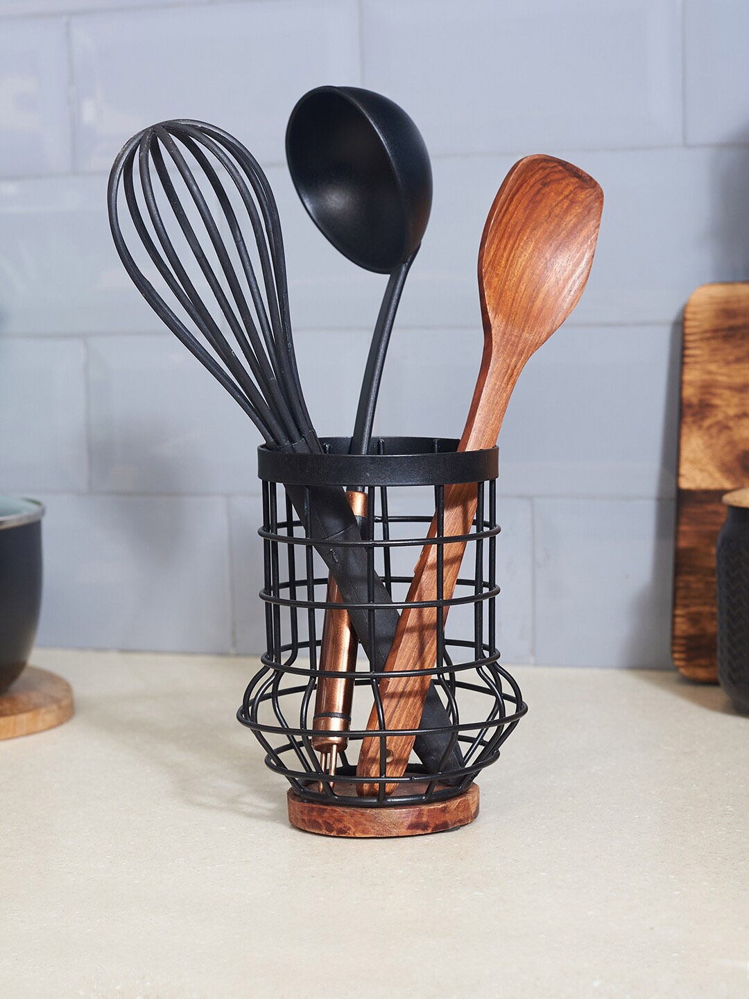 

HomeTown Black Lattice Metal & Wood Cutlery Holder