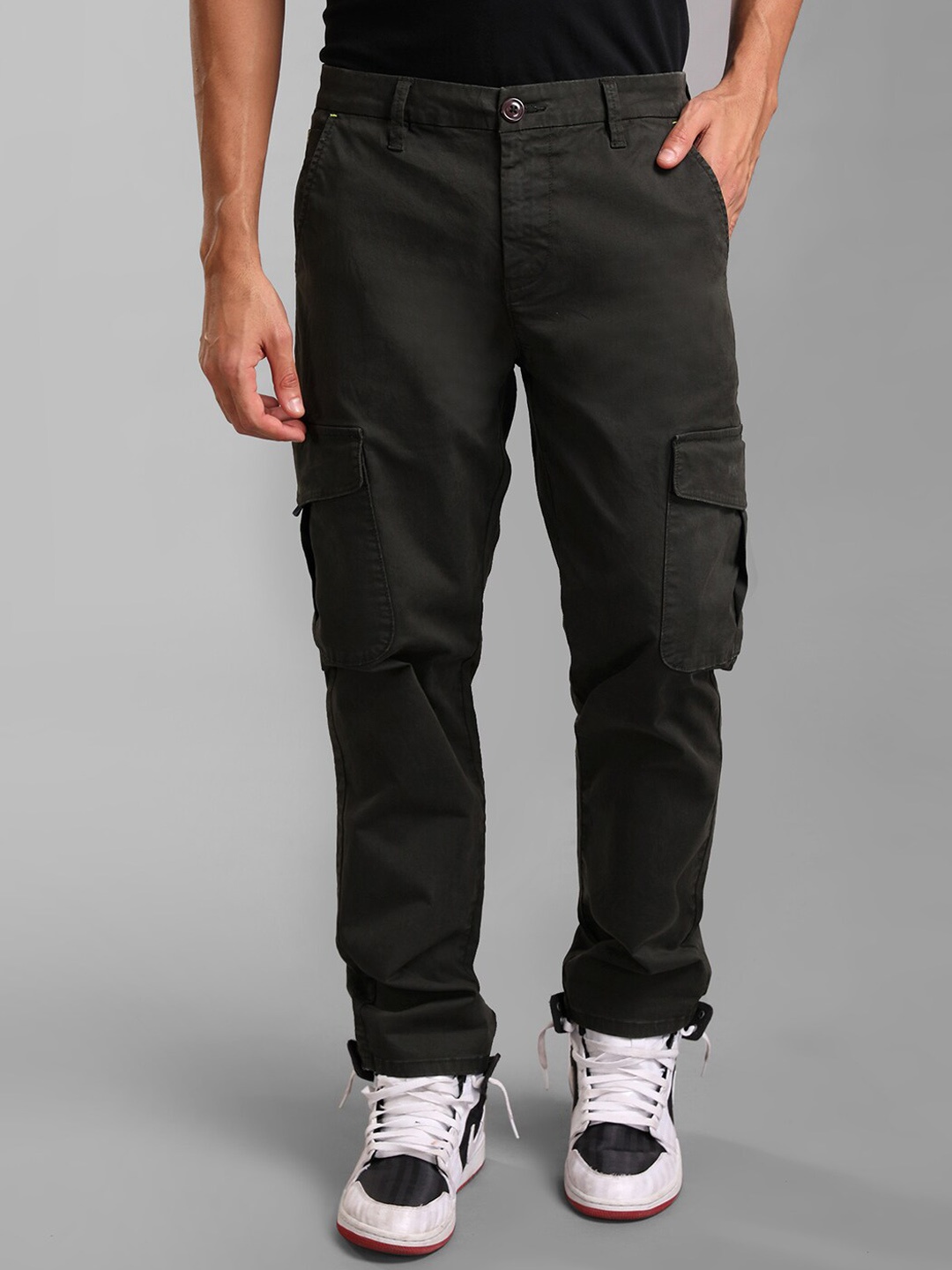 

KZ07 By Kazo Men High-Rise Cargos Cotton Trousers, Olive