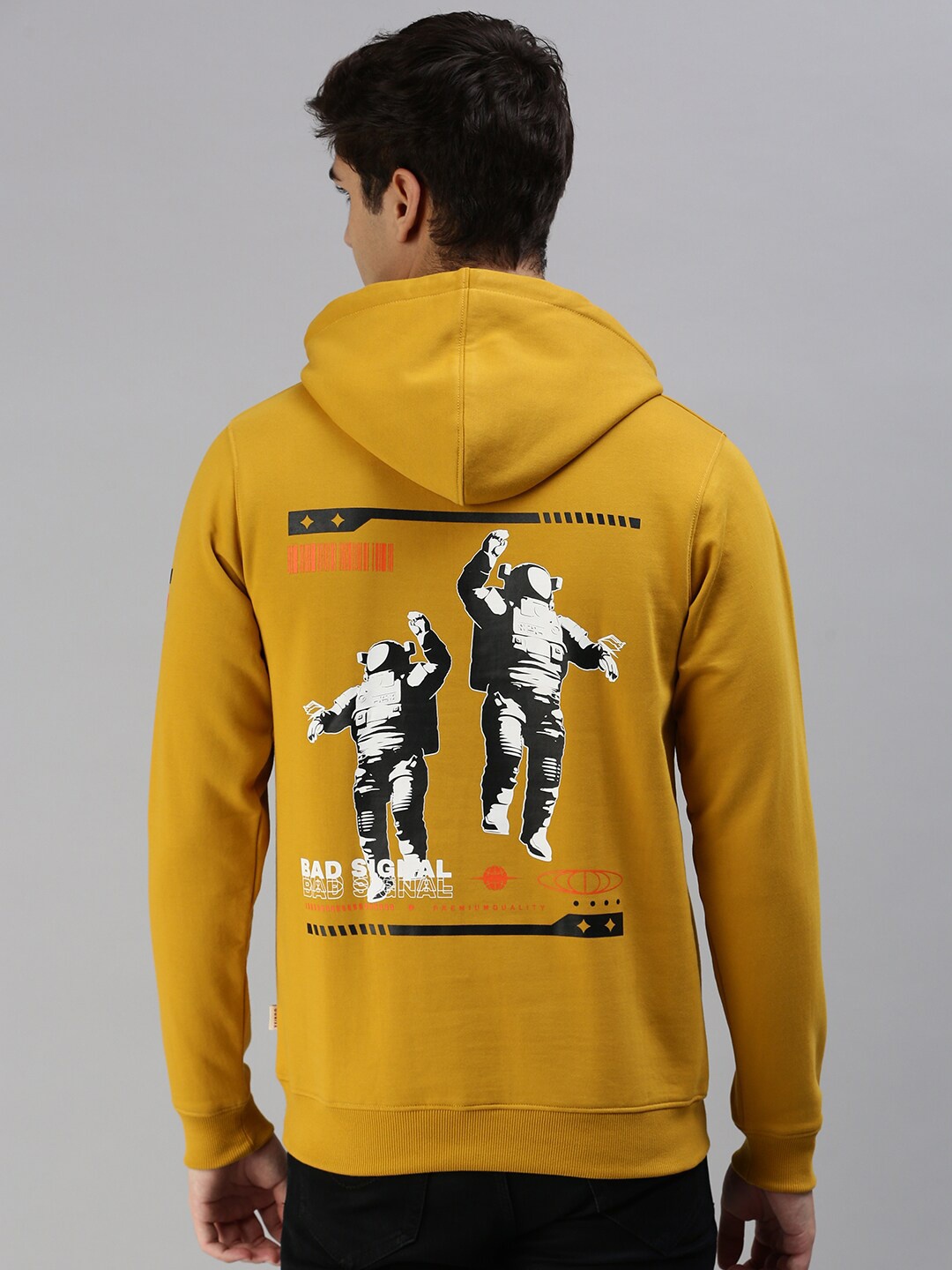 

VEIRDO Men Fleece Printed Hooded Sweatshirt, Mustard