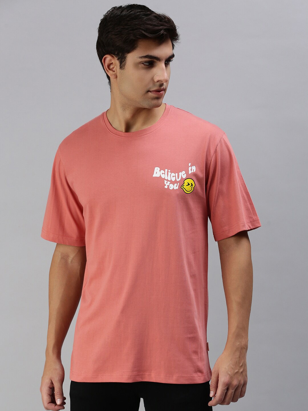 

VEIRDO Men Pink Pocket Print Oversize T-shirt, Peach