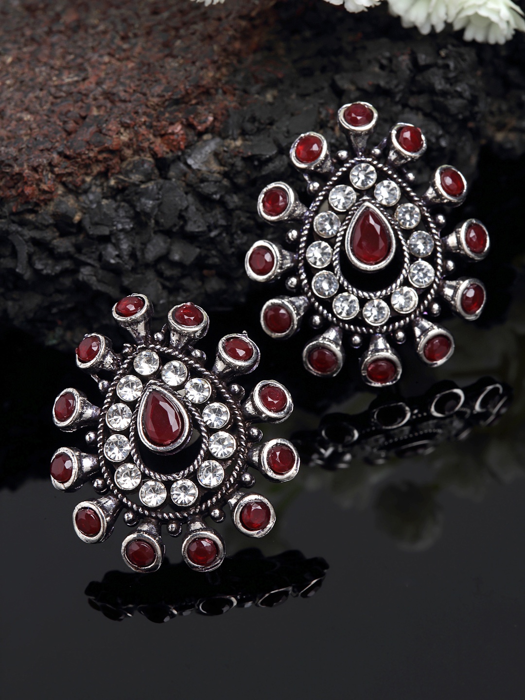 

PANASH Women Oxidised Silver-Plated Teardrop Shaped Studs Earrings