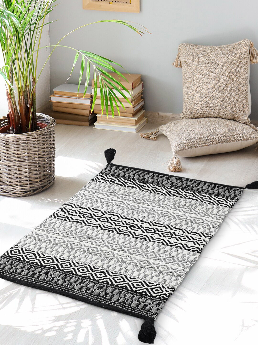

SASHAA WORLD Black & Grey Cotton Floor Dhurries