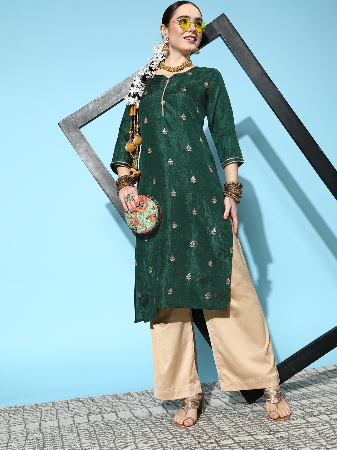 

Ishin Women Green Floral Embroidered Kurta