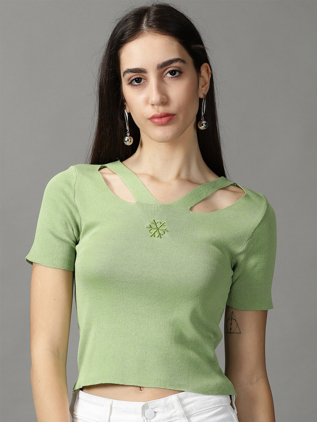 

SHOWOFF Cut-Out Detailed Fitted Crop Top, Green