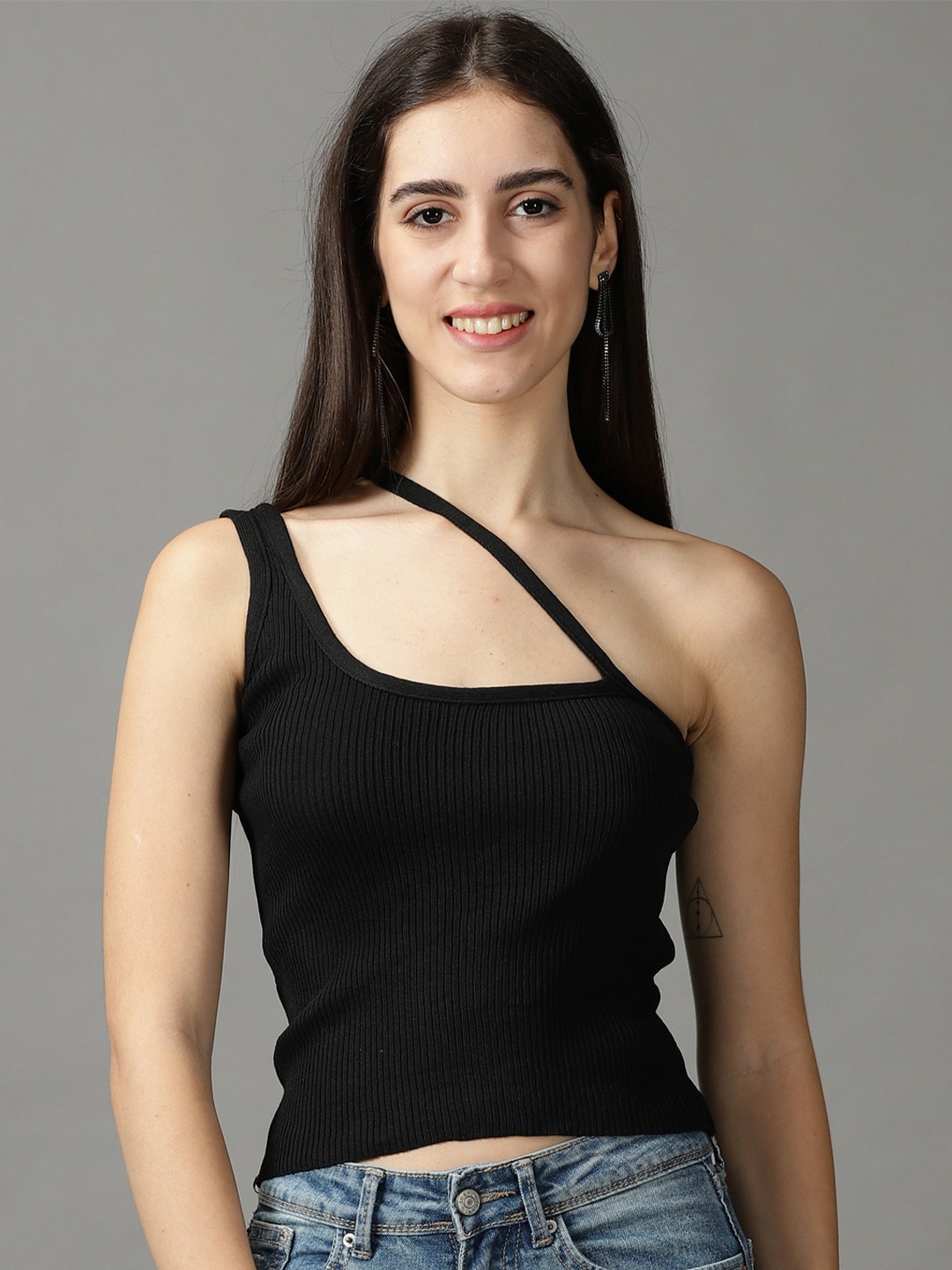 

SHOWOFF One Shoulder Crop Top, Black