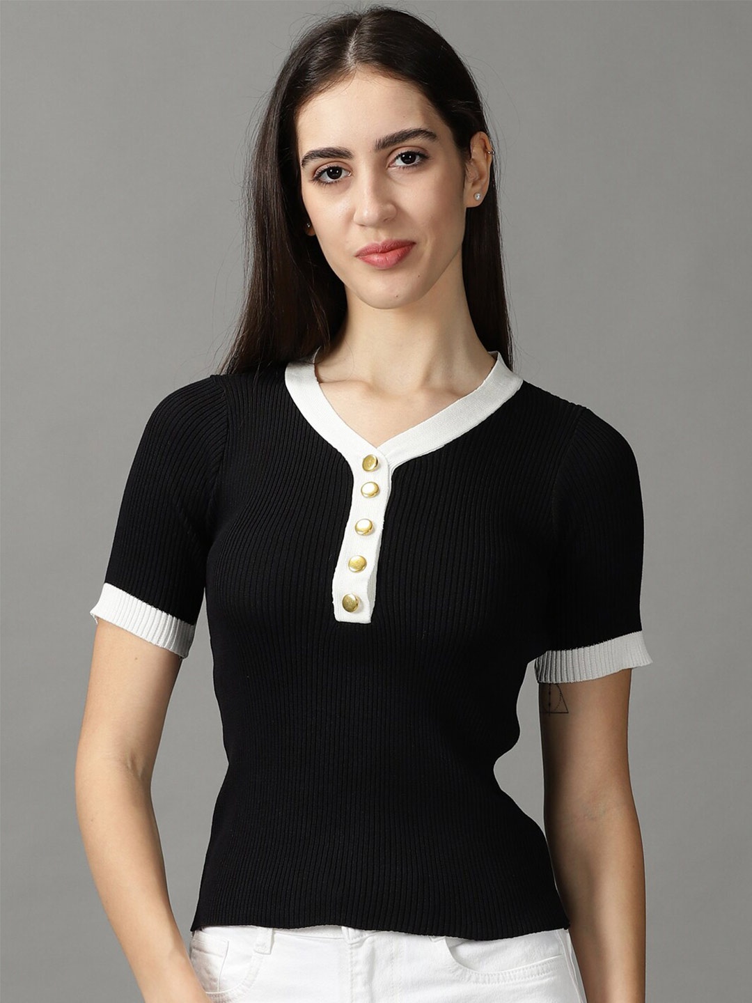 

SHOWOFF V-Neck Fitted Top, Black