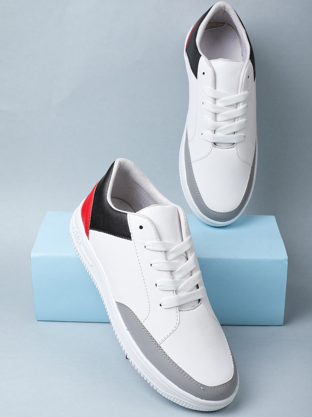 

BOOTCO Men Colourblocked Sneakers, White
