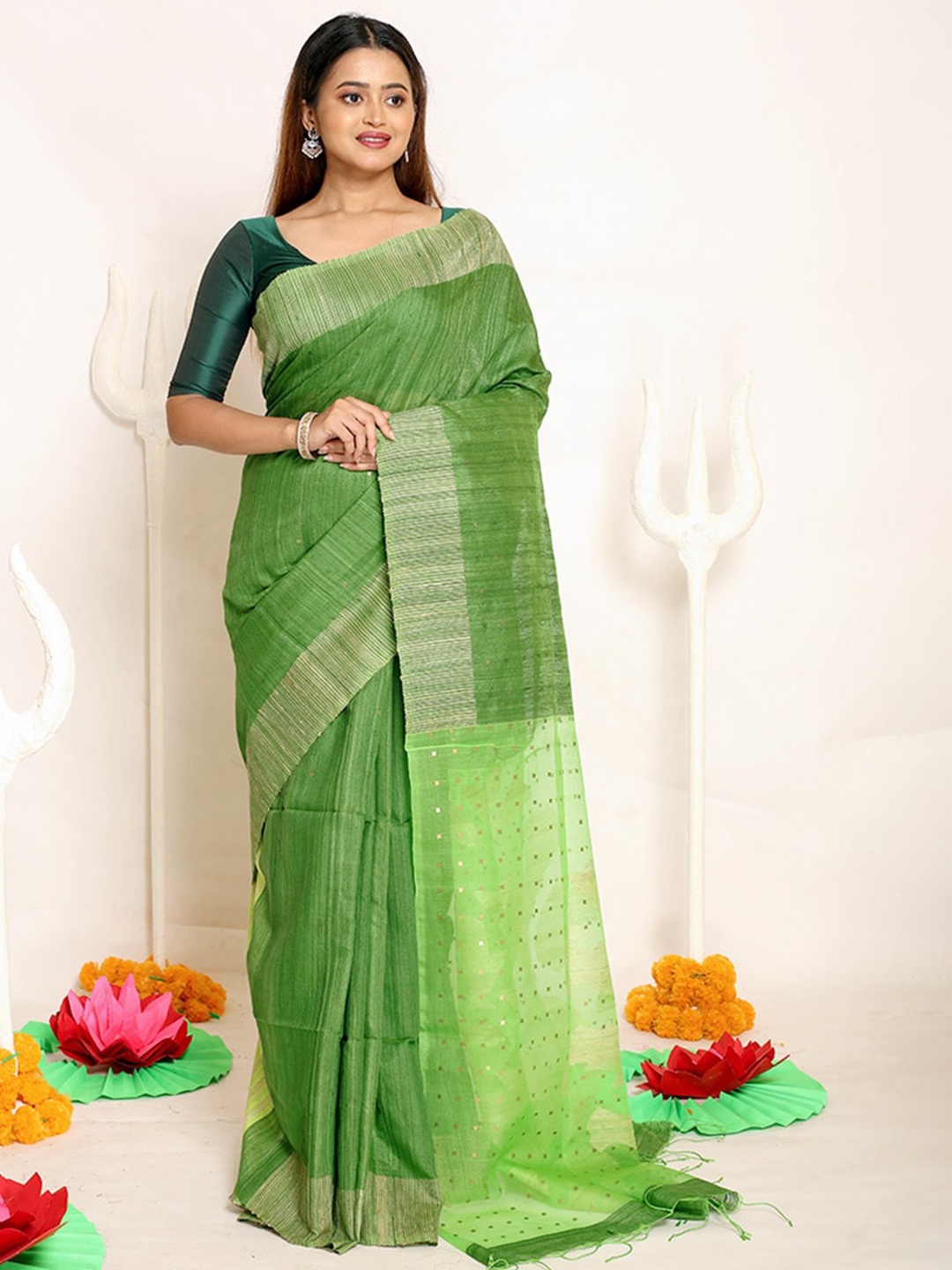 

AllSilks Green & Gold-Toned Woven Design Pure Silk Saree