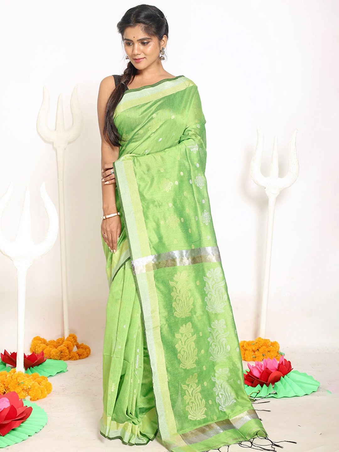 

AllSilks Green & Silver-Toned Woven Design Zari Silk Blend Saree