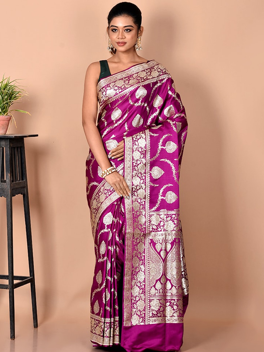 

AllSilks Purple & Gold-Toned Woven Design Zari Silk Blend Banarasi Saree