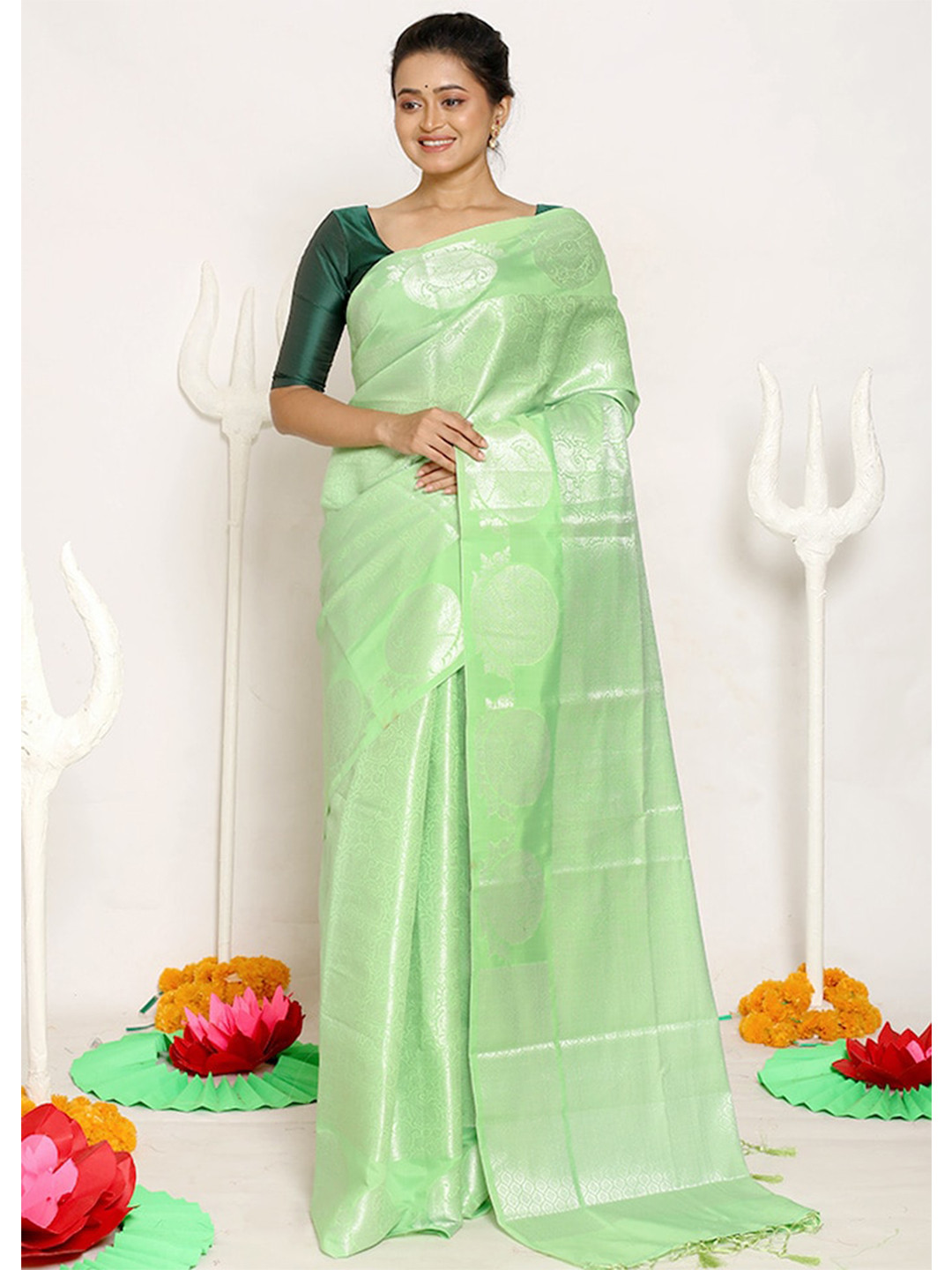 

AllSilks Green & Silver-Toned Woven Design Zari Silk Cotton Saree