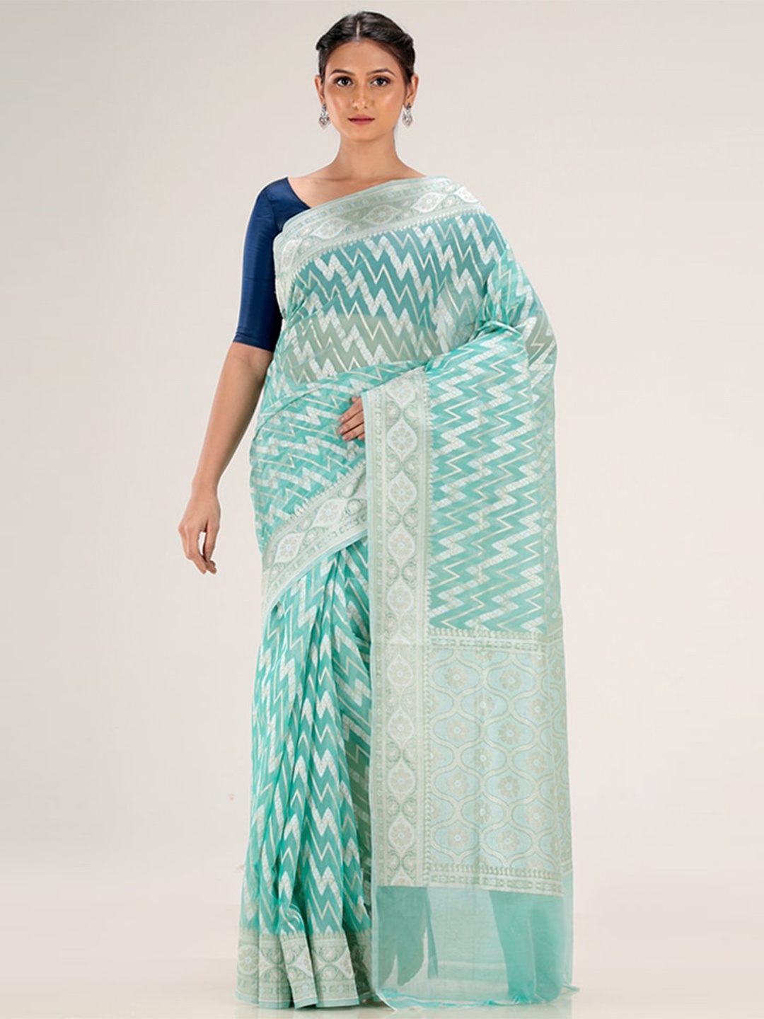 

AllSilks Green & Silver-Toned Woven Design Zari Silk Cotton Saree