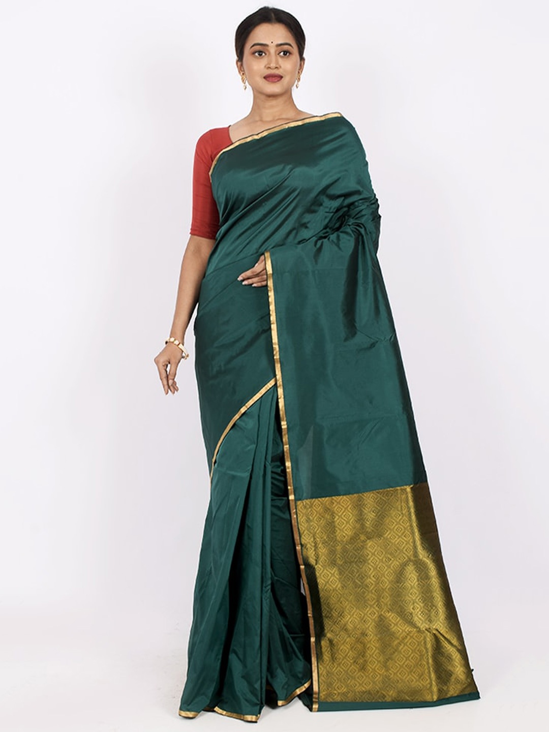 

AllSilks Green & Gold-Toned Zari Silk Blend Kanjeevaram Saree