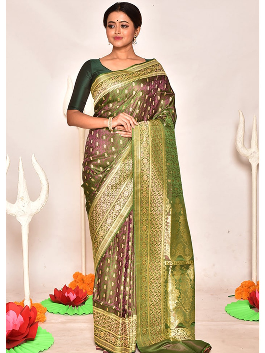 

AllSilks Green & Gold-Toned Woven Design Zari Pure Silk Banarasi Saree