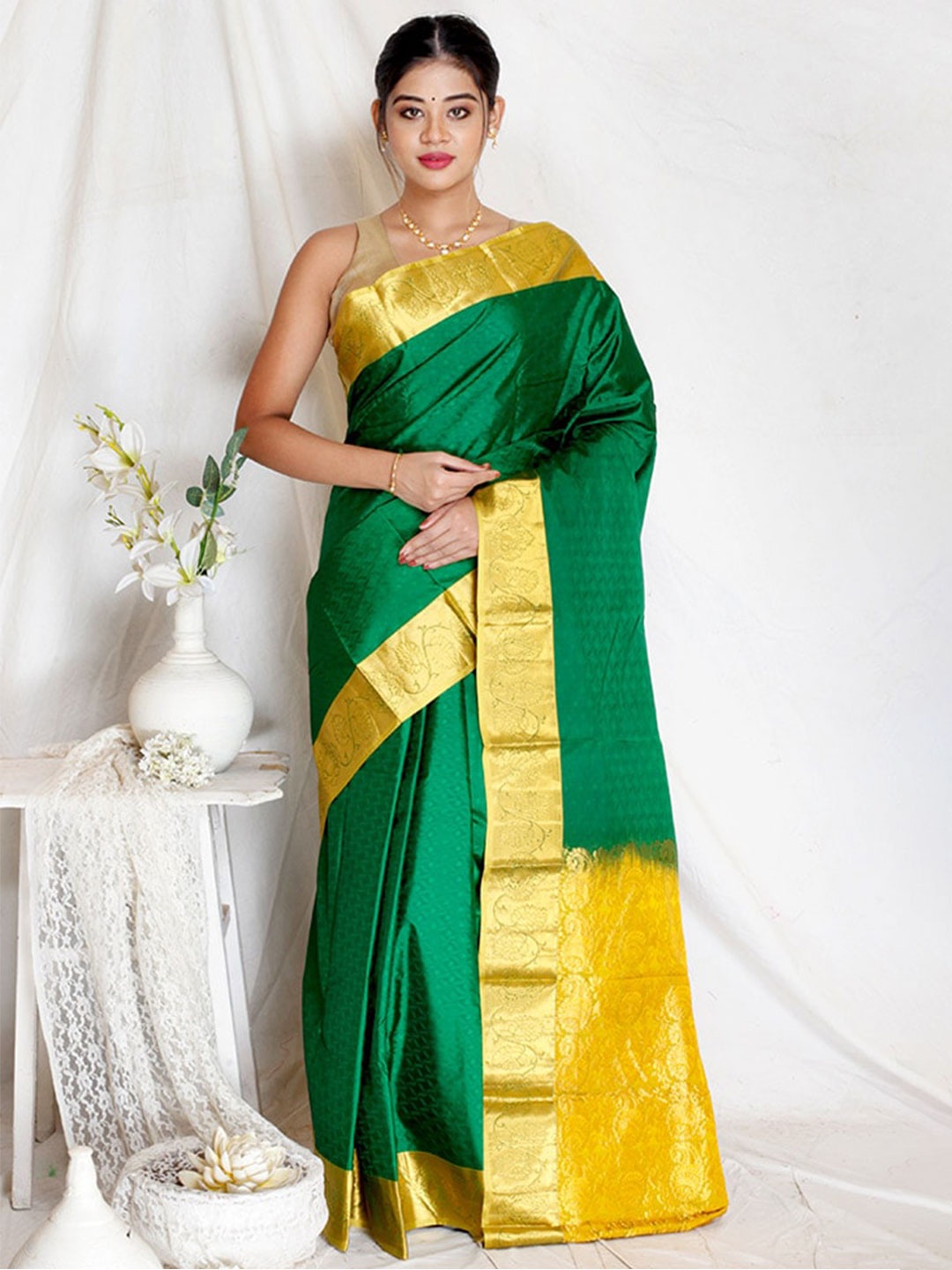 

AllSilks Green & Gold-Toned Zari Silk Blend Kanjeevaram Saree