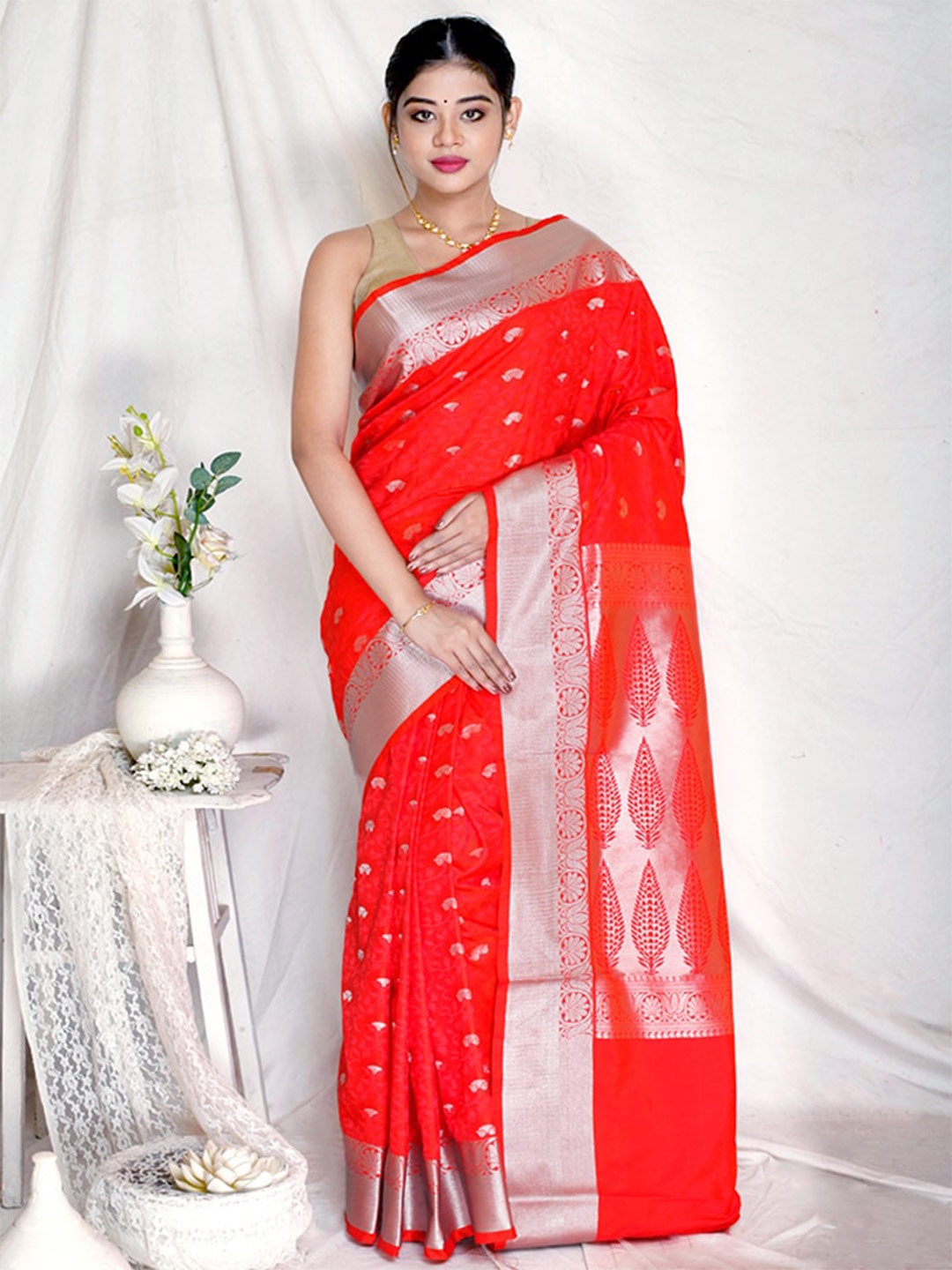 

AllSilks Ethnic Motifs Zari Silk Blend Kanjeevaram Saree, Red