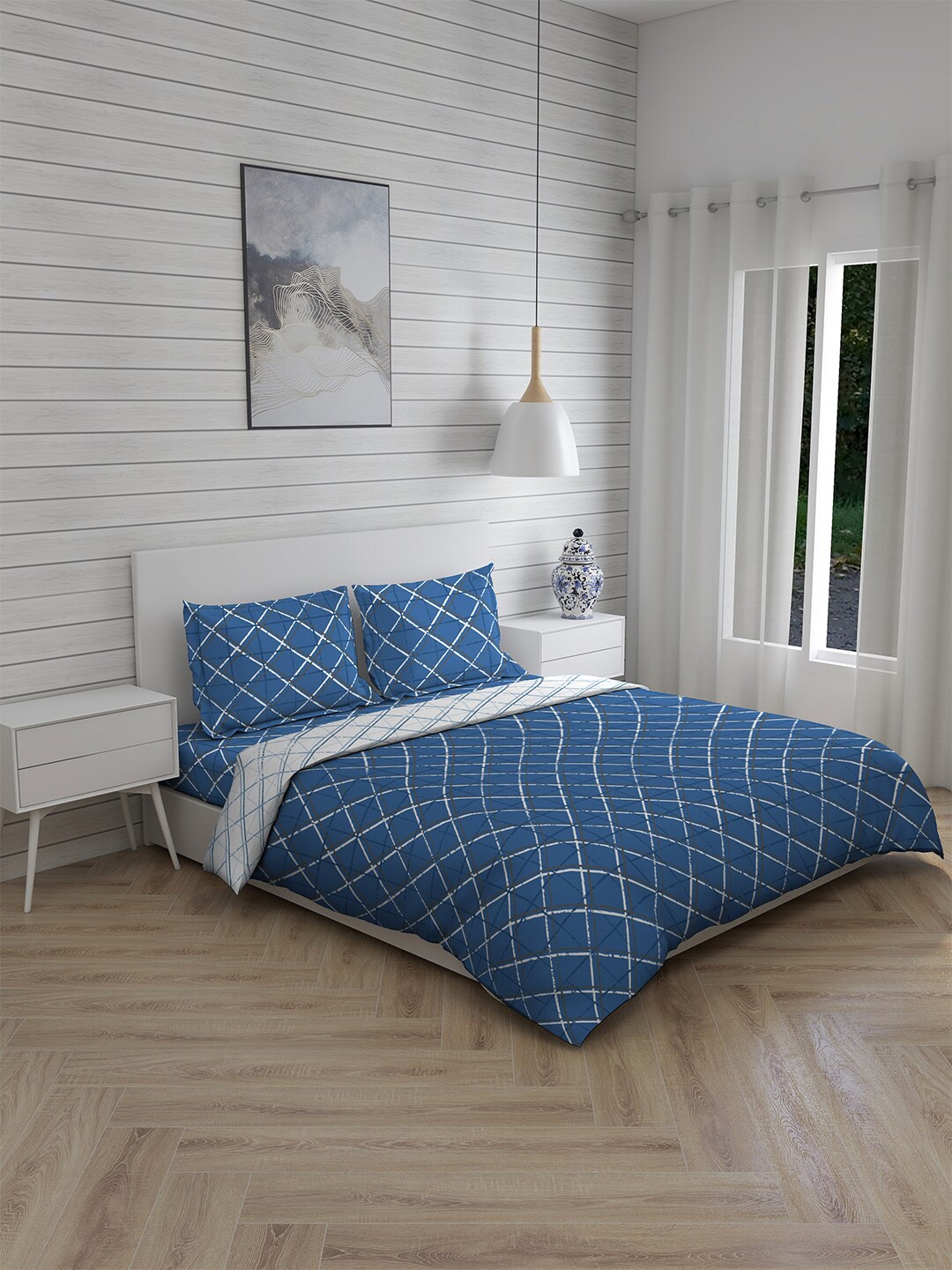 

Layers Blue Printed Cotton Double King Bedding Set